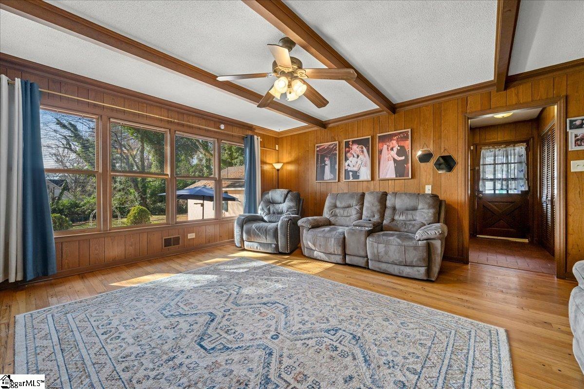 238 California Avenue Property Photo 8