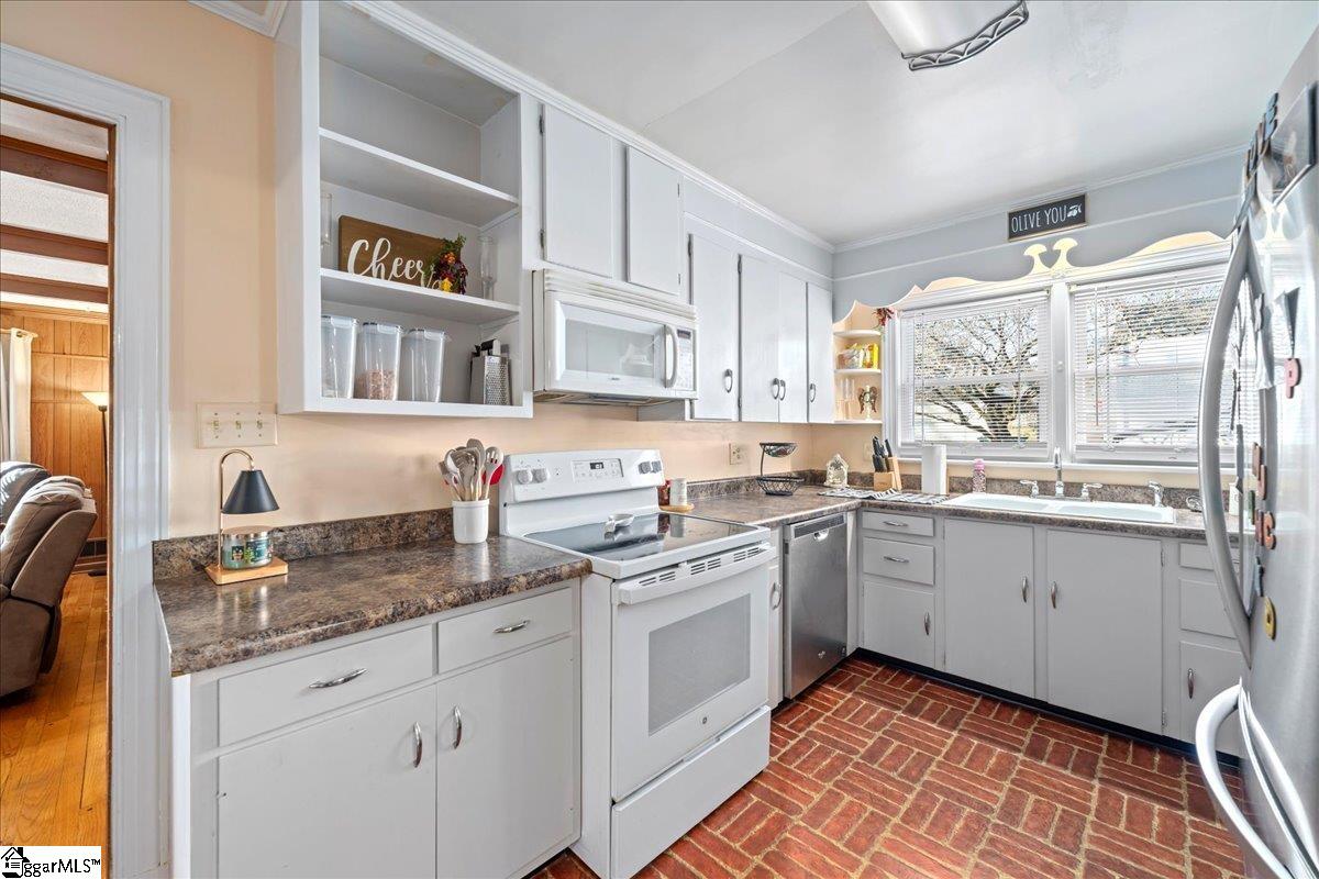 238 California Avenue Property Photo 10