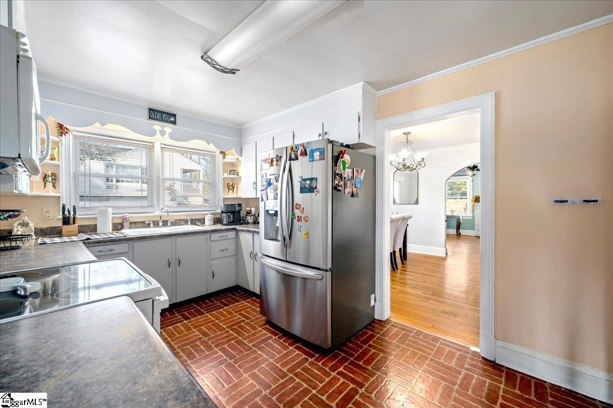 238 California Avenue Property Photo 11