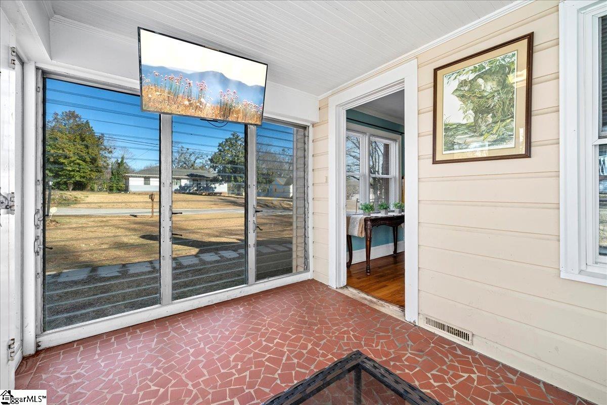 238 California Avenue Property Photo 23