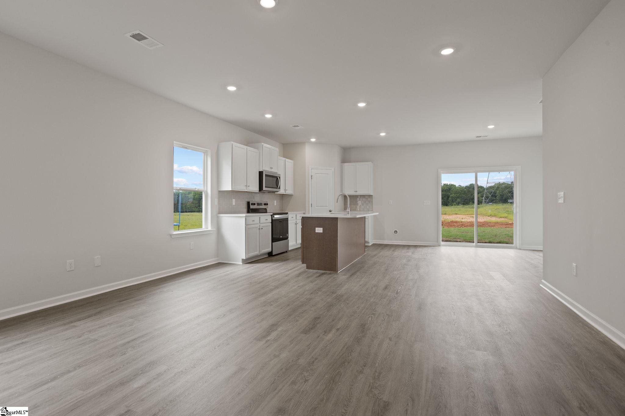 202 Spring Knoll Way Property Photo 3