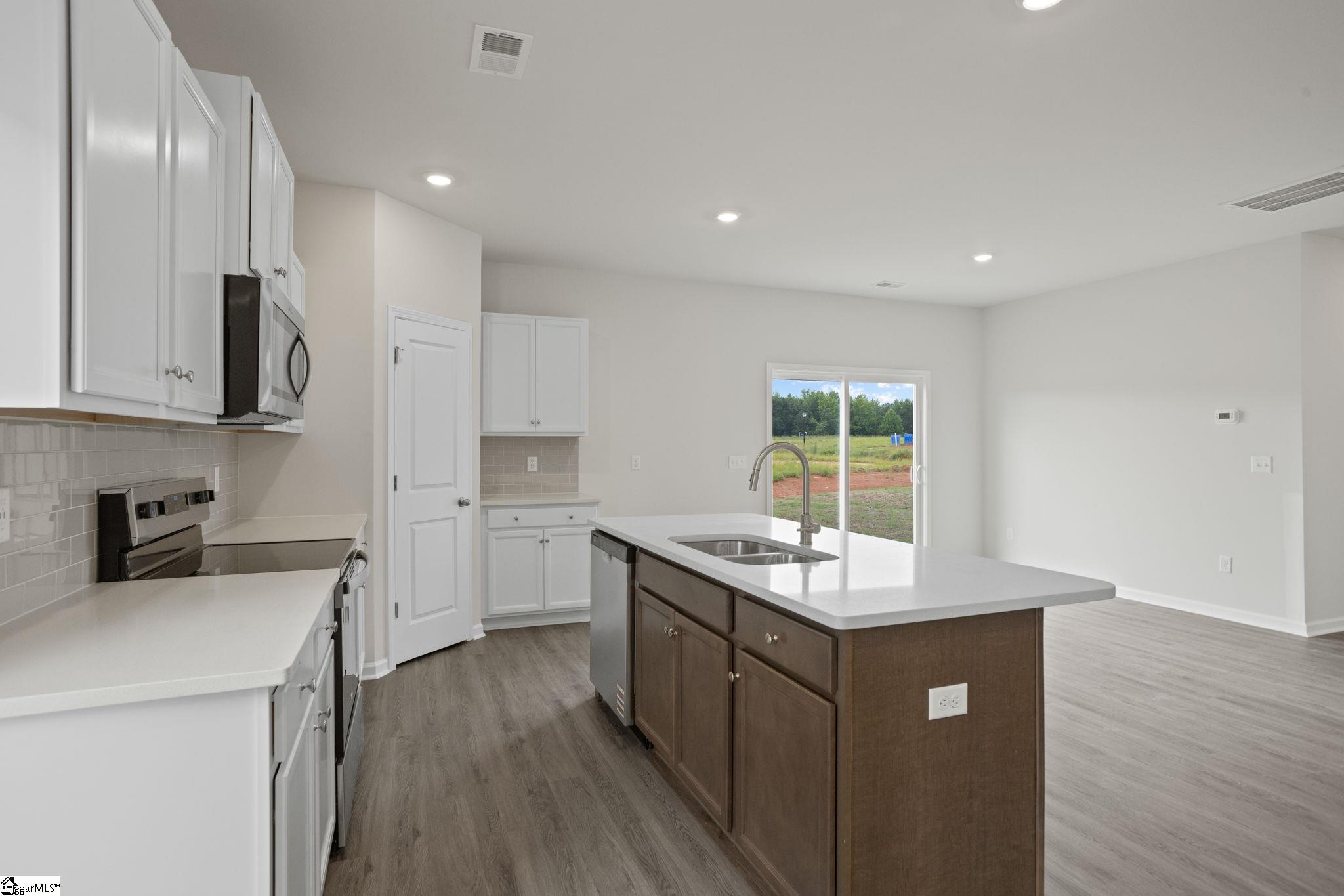 202 Spring Knoll Way Property Photo 7