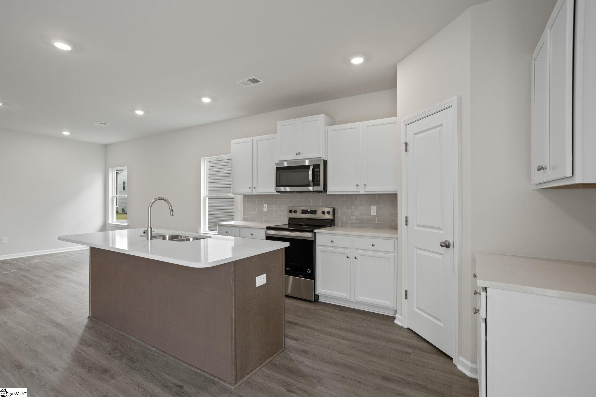 202 Spring Knoll Way Property Photo 8