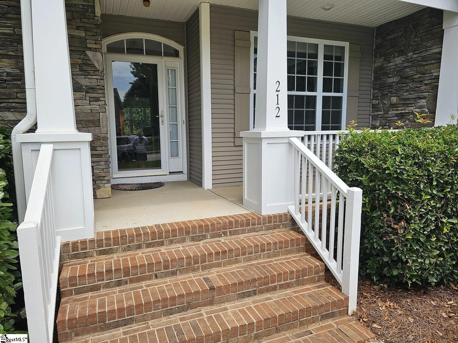 212 Medford Drive Property Photo 3