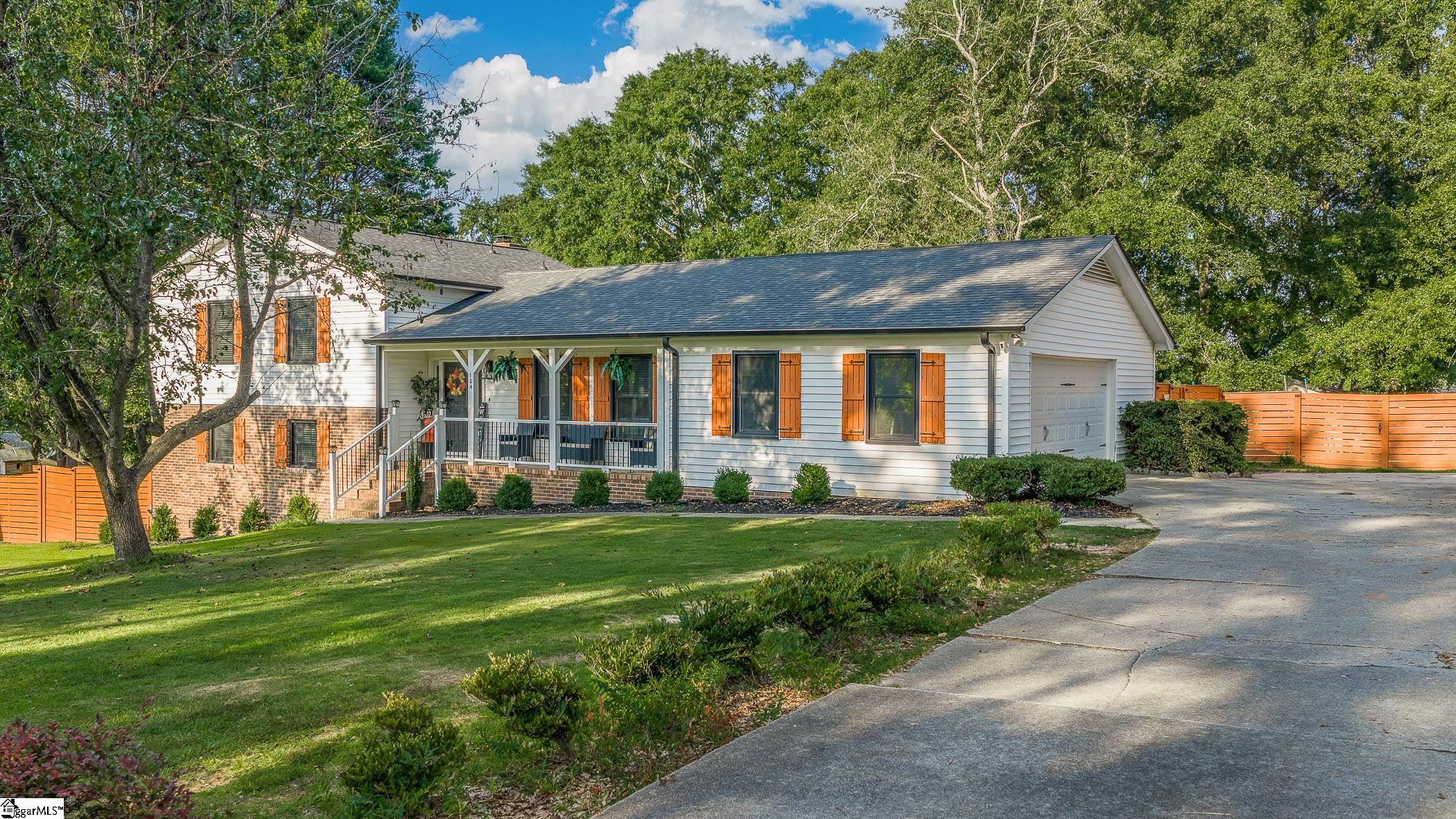 104 Galerie Drive Property Photo 4