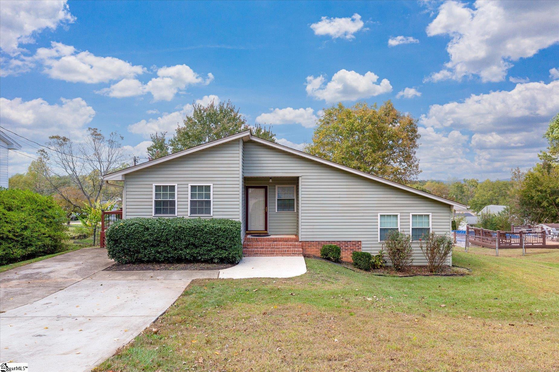 7 Bubbling Creek Drive Property Photo 2