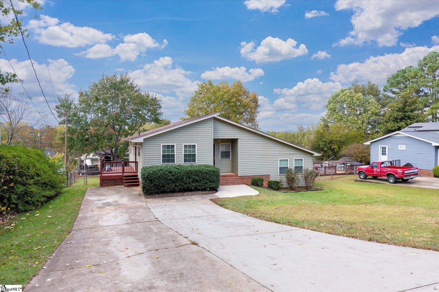 7 Bubbling Creek Drive Property Photo 3