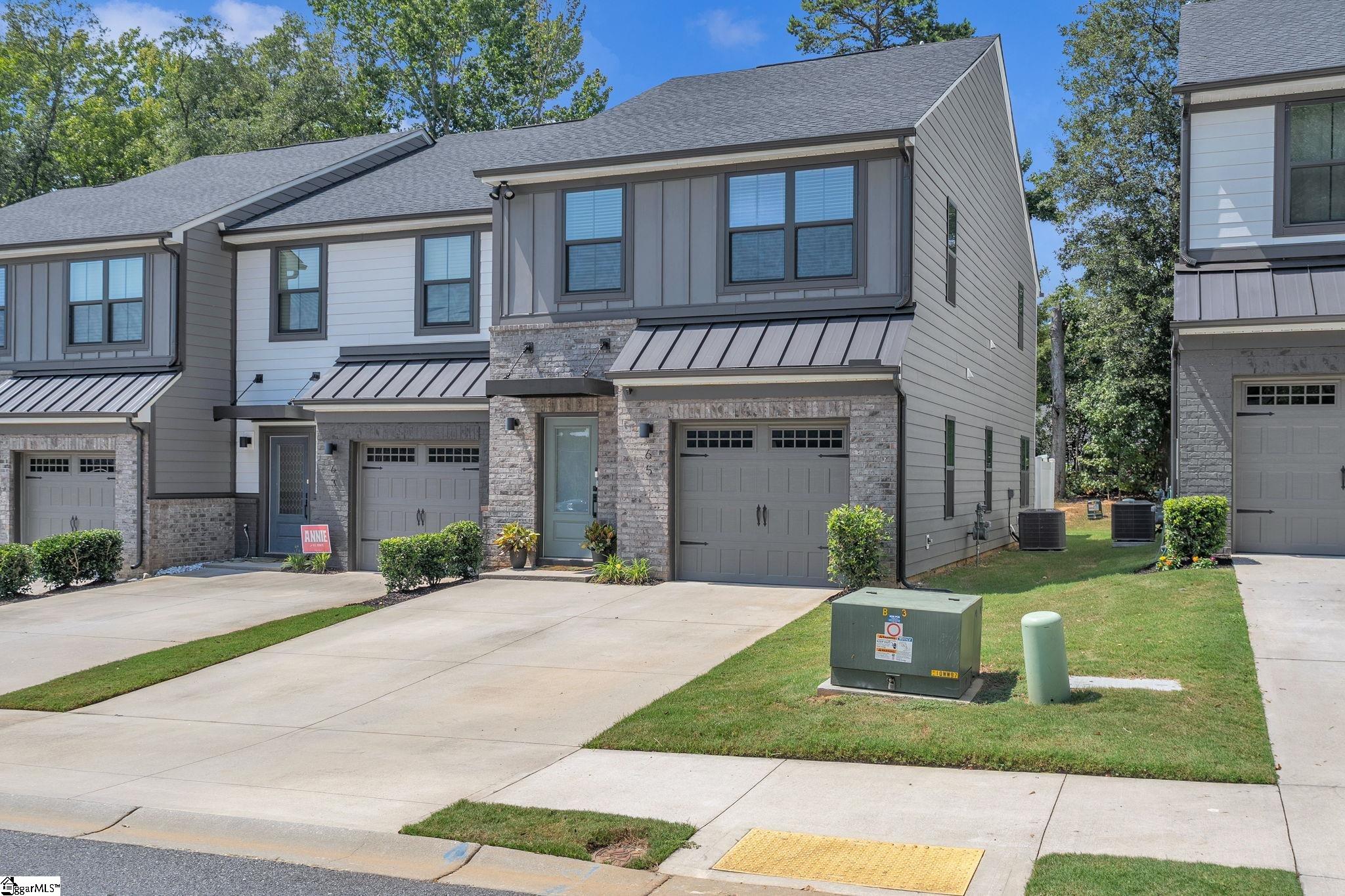 65 Connaught Court Property Photo 1