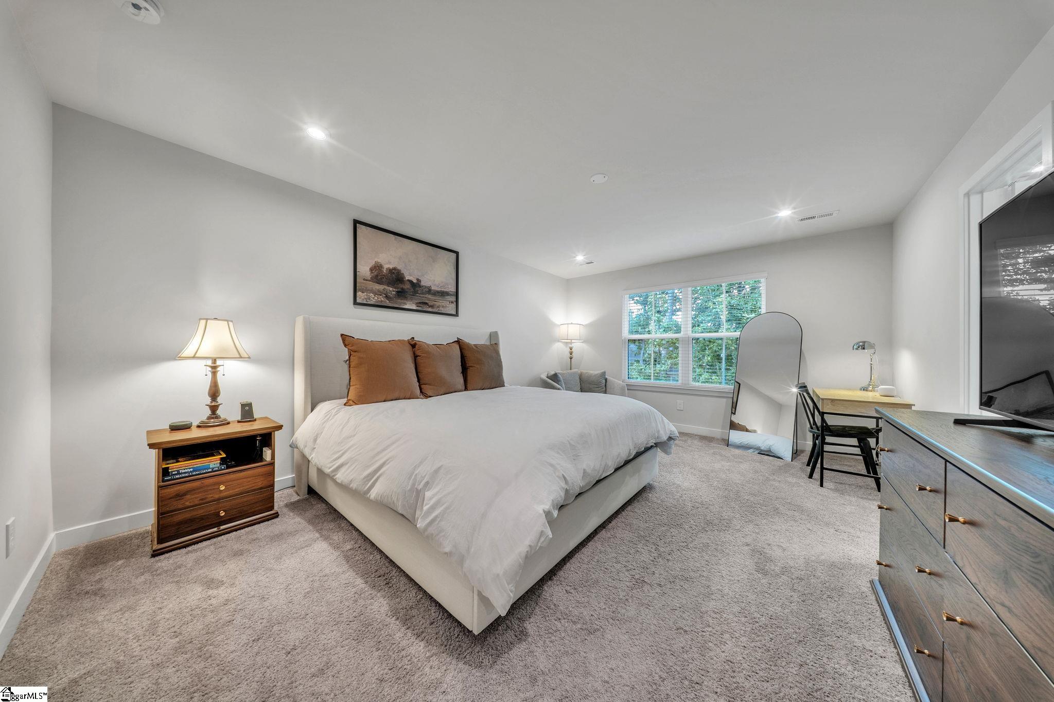 65 Connaught Court Property Photo 6