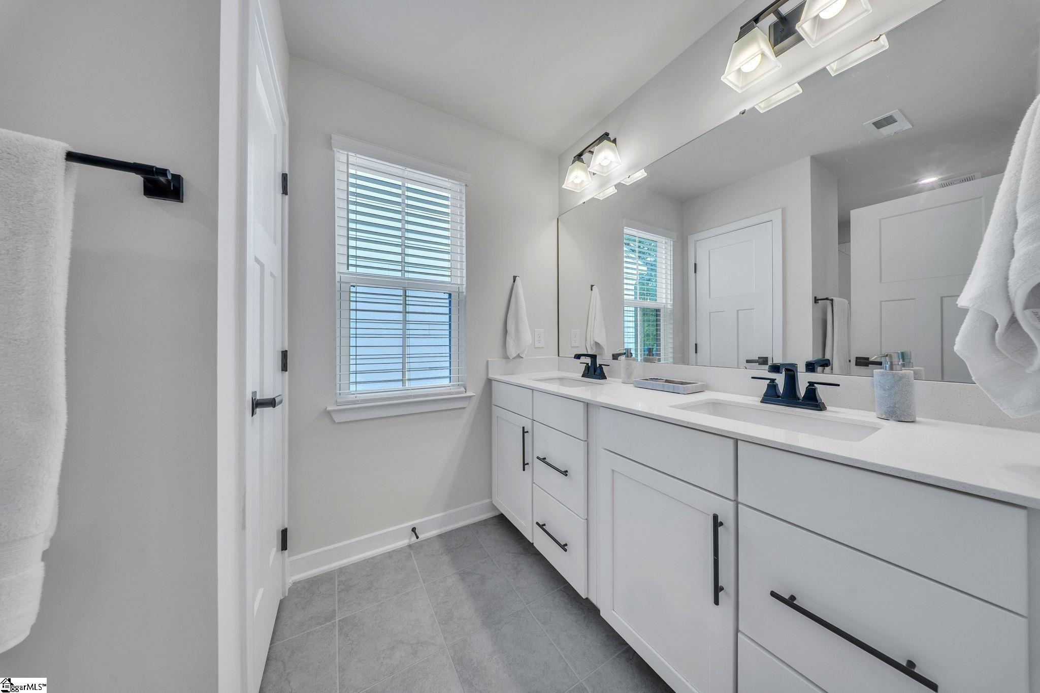 65 Connaught Court Property Photo 7