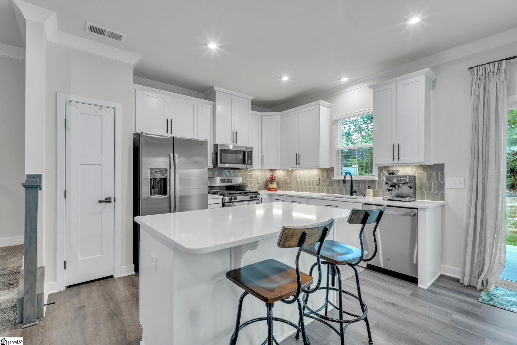 65 Connaught Court Property Photo 16