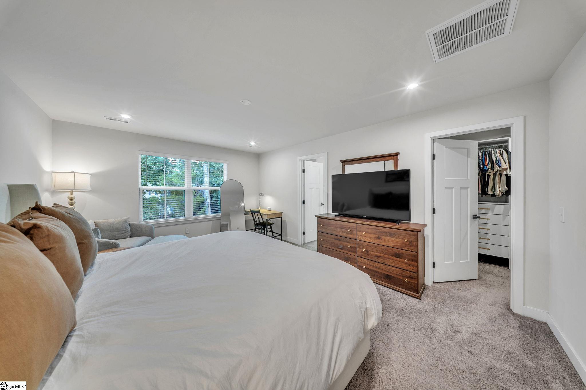 65 Connaught Court Property Photo 18