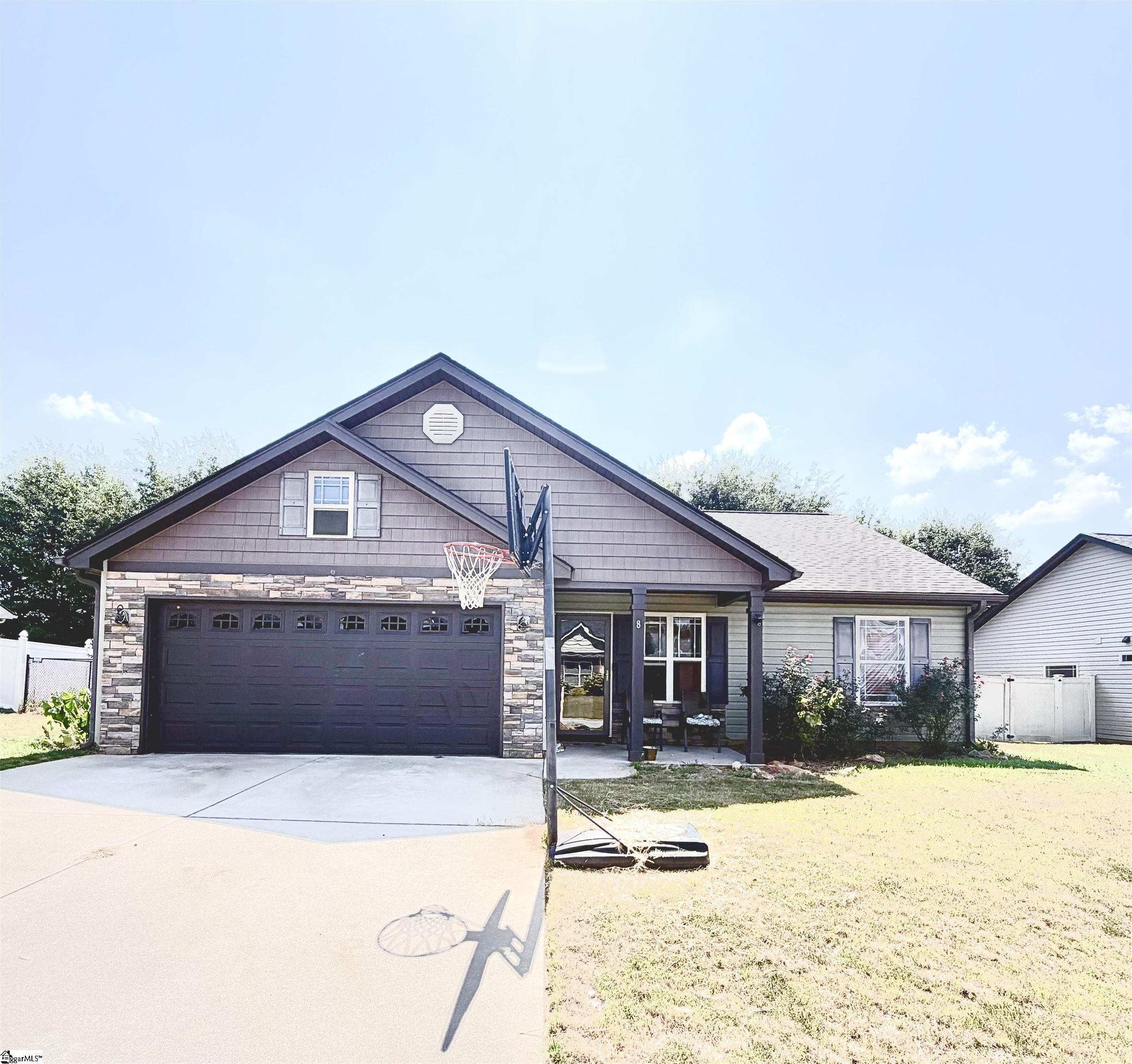 8 Robin Drive Property Photo 1