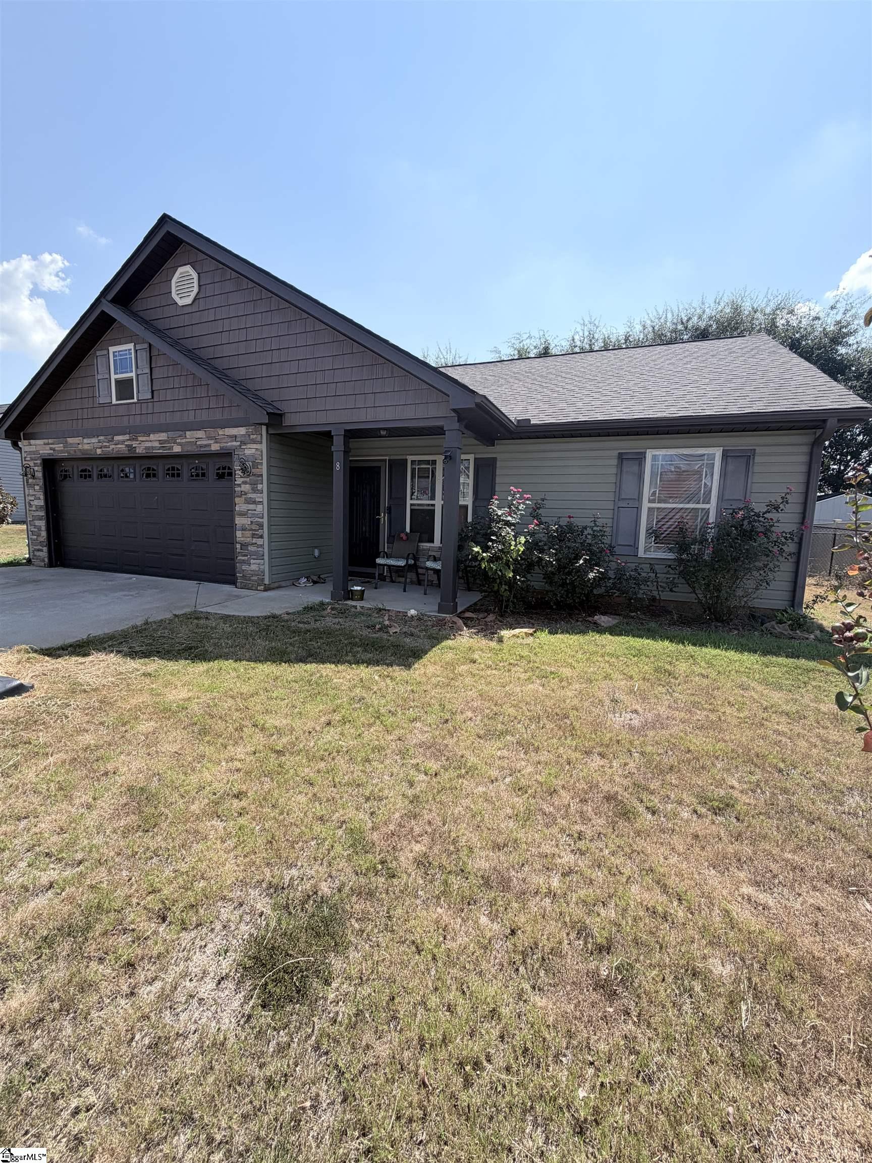 8 Robin Drive Property Photo 2