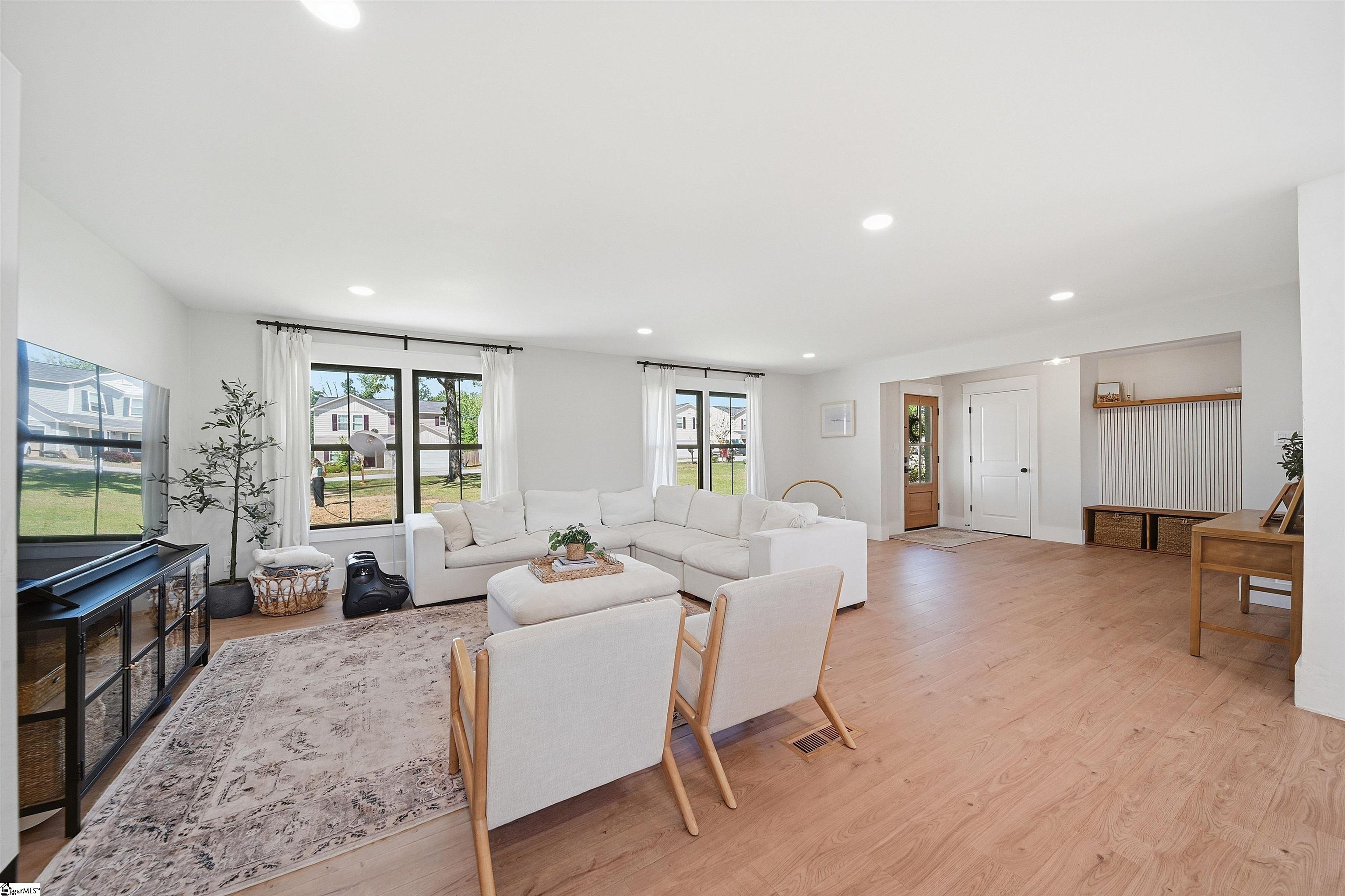 205 Wadsworth Road Property Photo 7