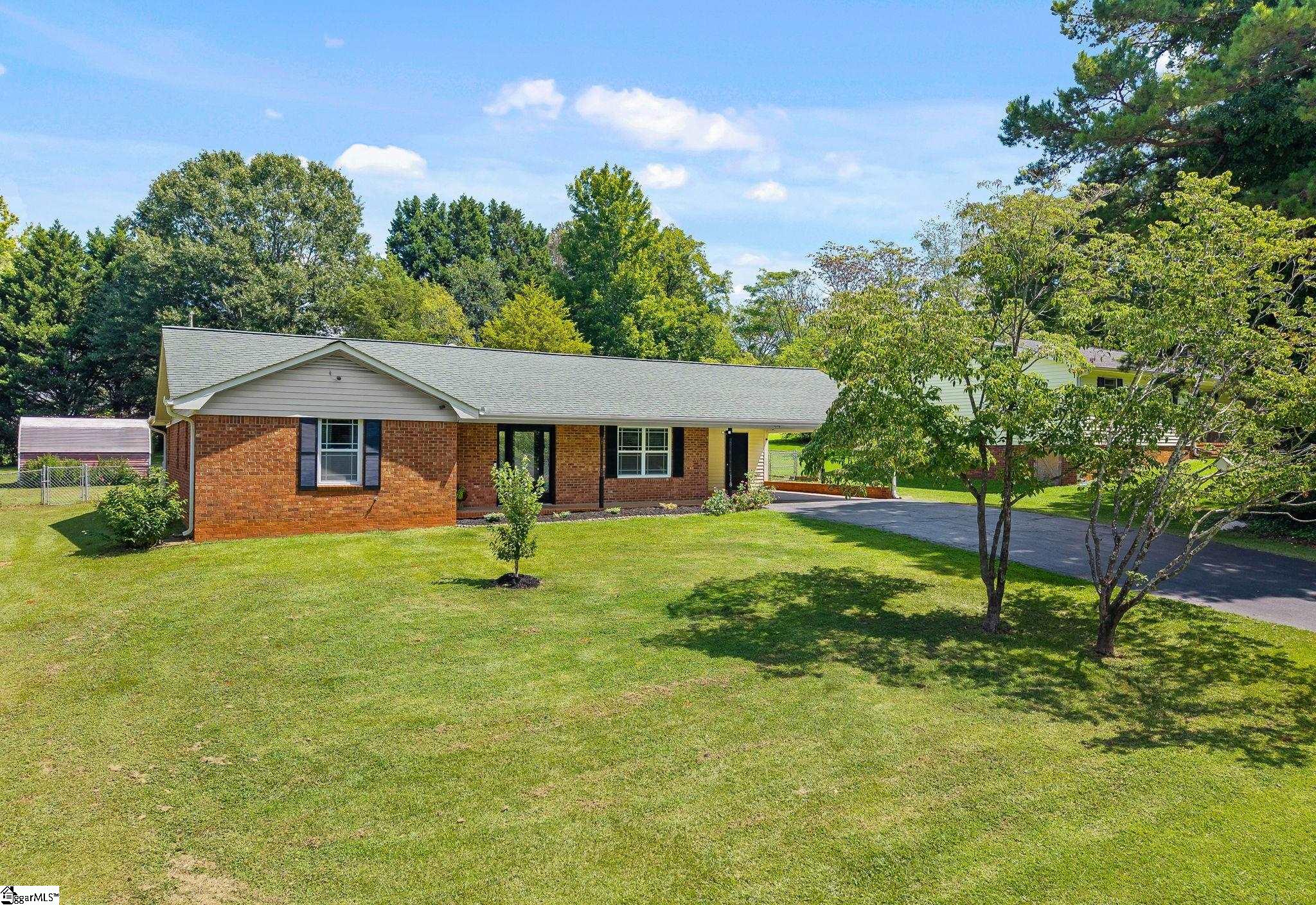 118 Willowood Drive Property Photo 2