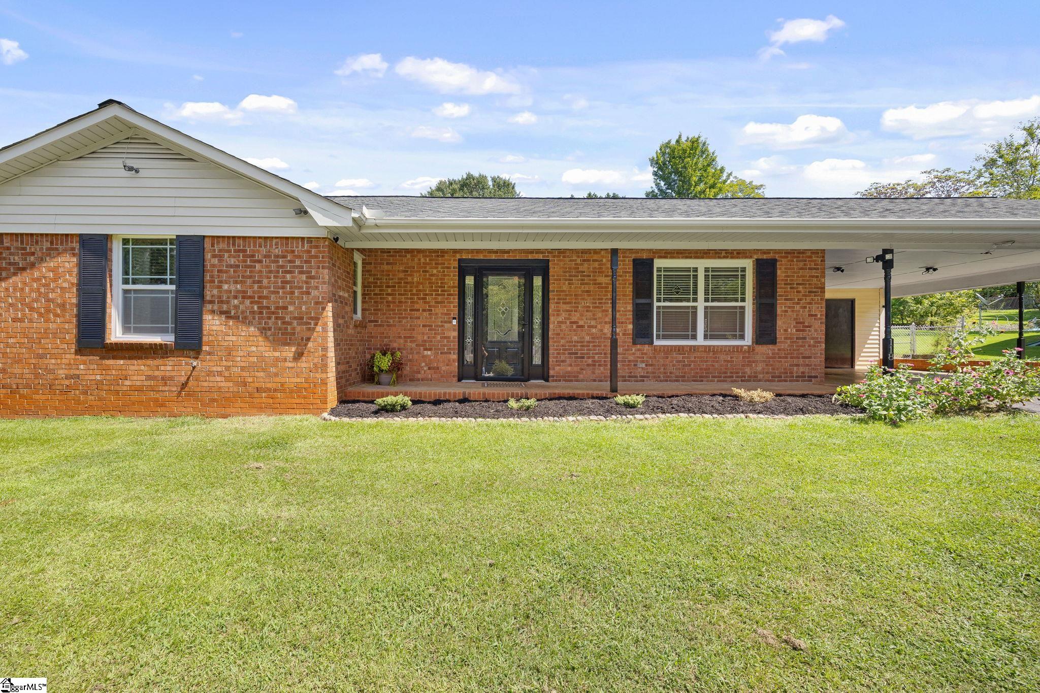 118 Willowood Drive Property Photo 3