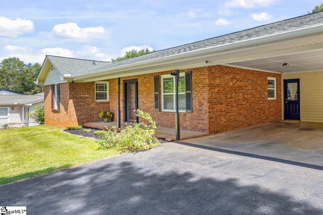 118 Willowood Drive Property Photo 4