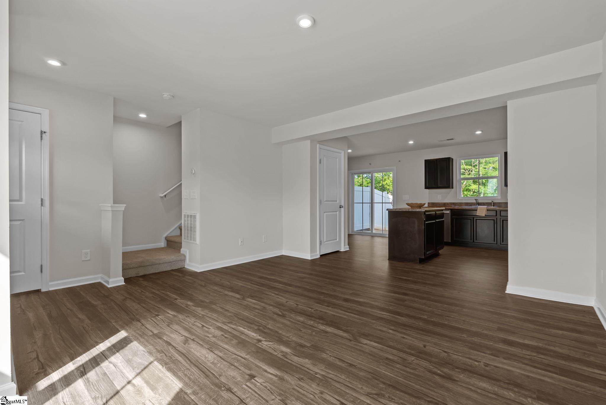 545 Hampton Townes Drive Property Photo 6