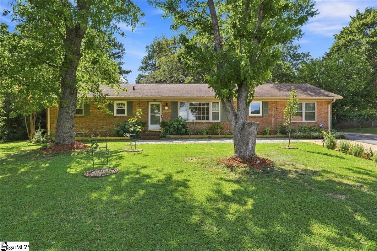 223 Ferndale Drive Property Photo 3