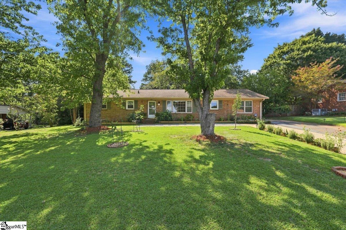 223 Ferndale Drive Property Photo 4