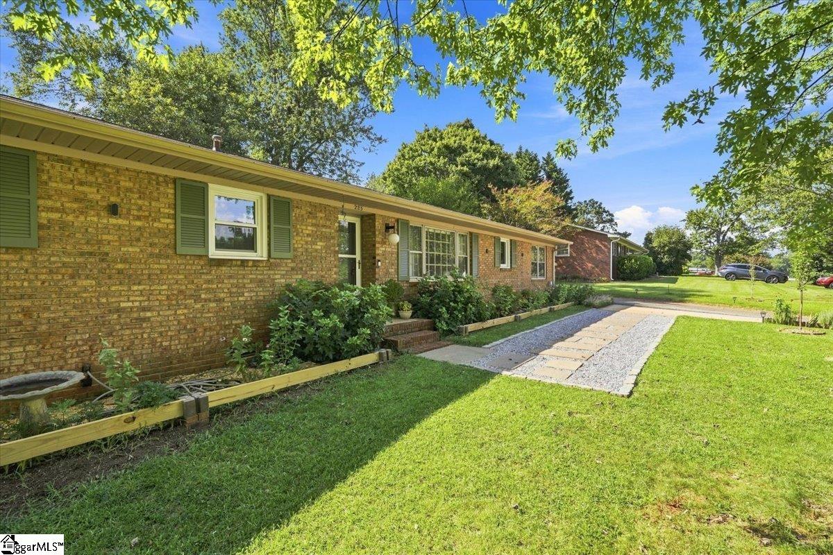 223 Ferndale Drive Property Photo 6