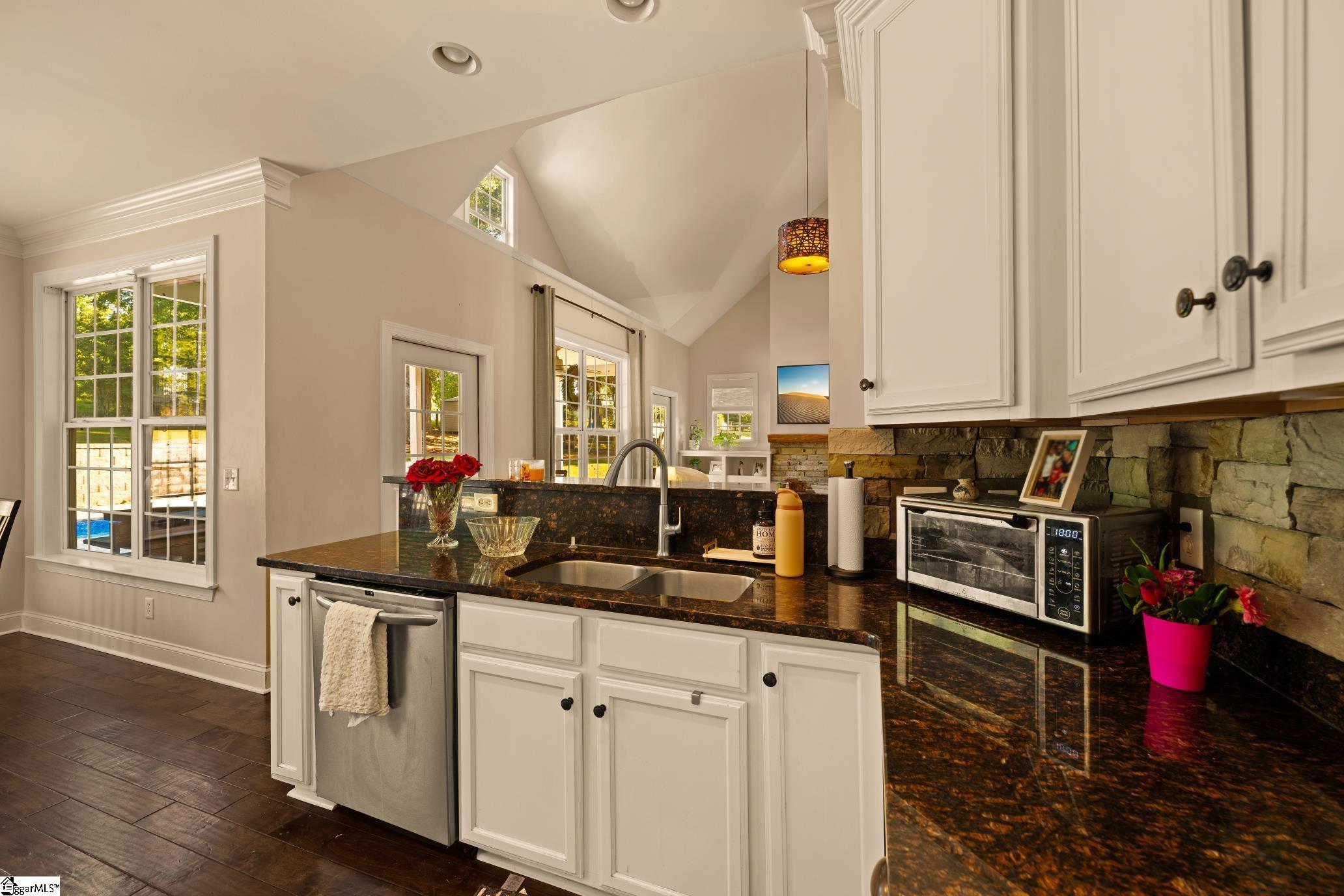 105 Childers Circle Property Photo 3