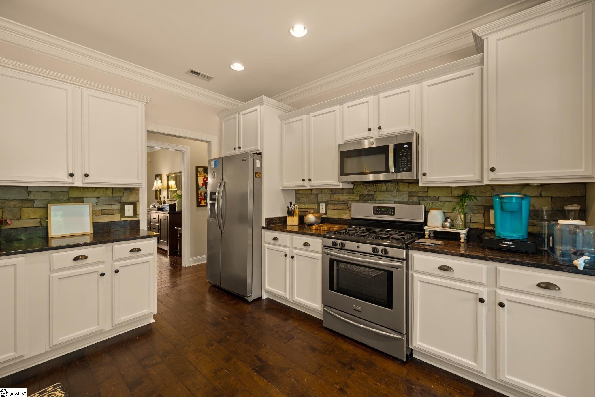 105 Childers Circle Property Photo 4