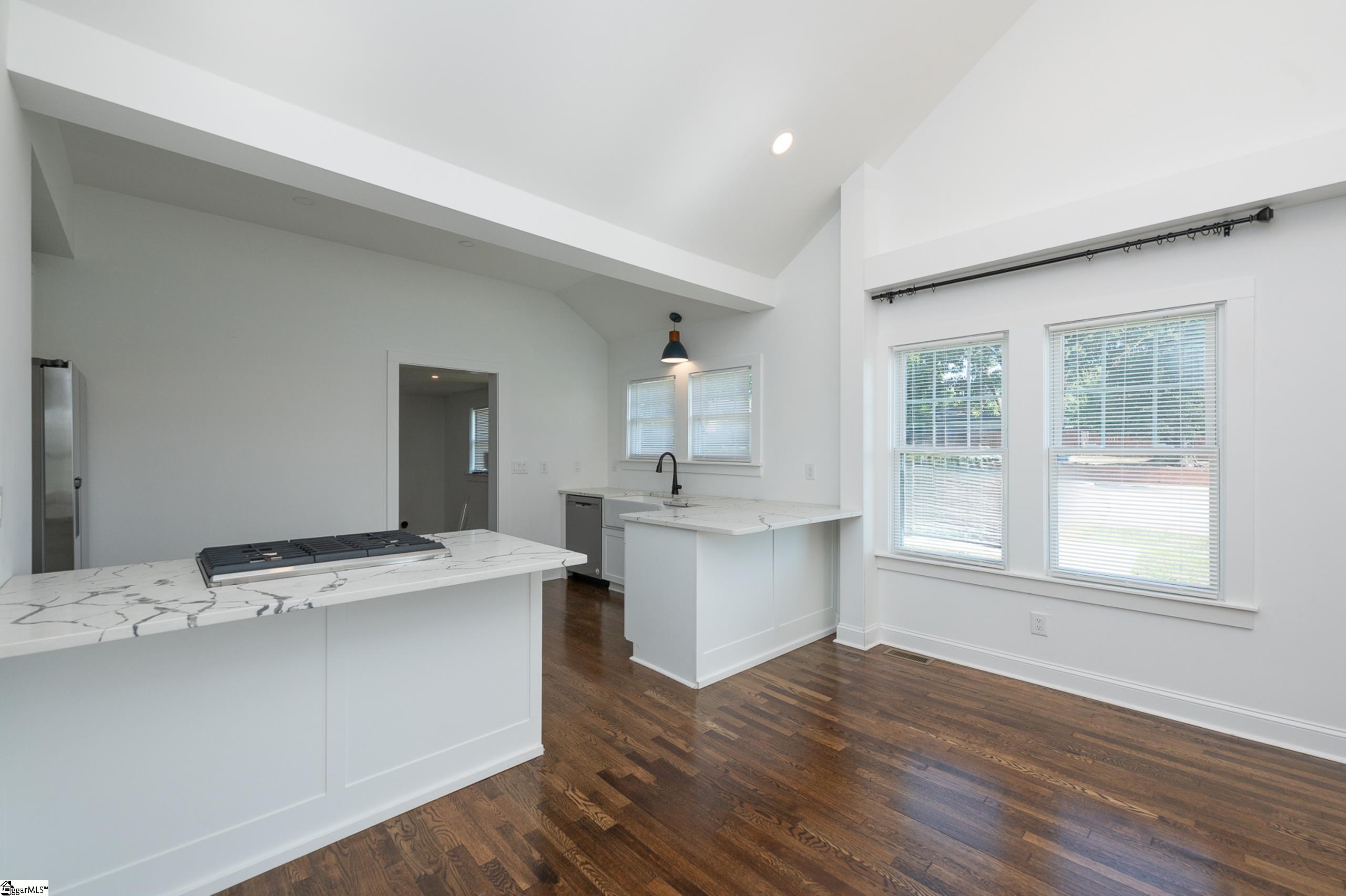502 Green Avenue Property Photo 9