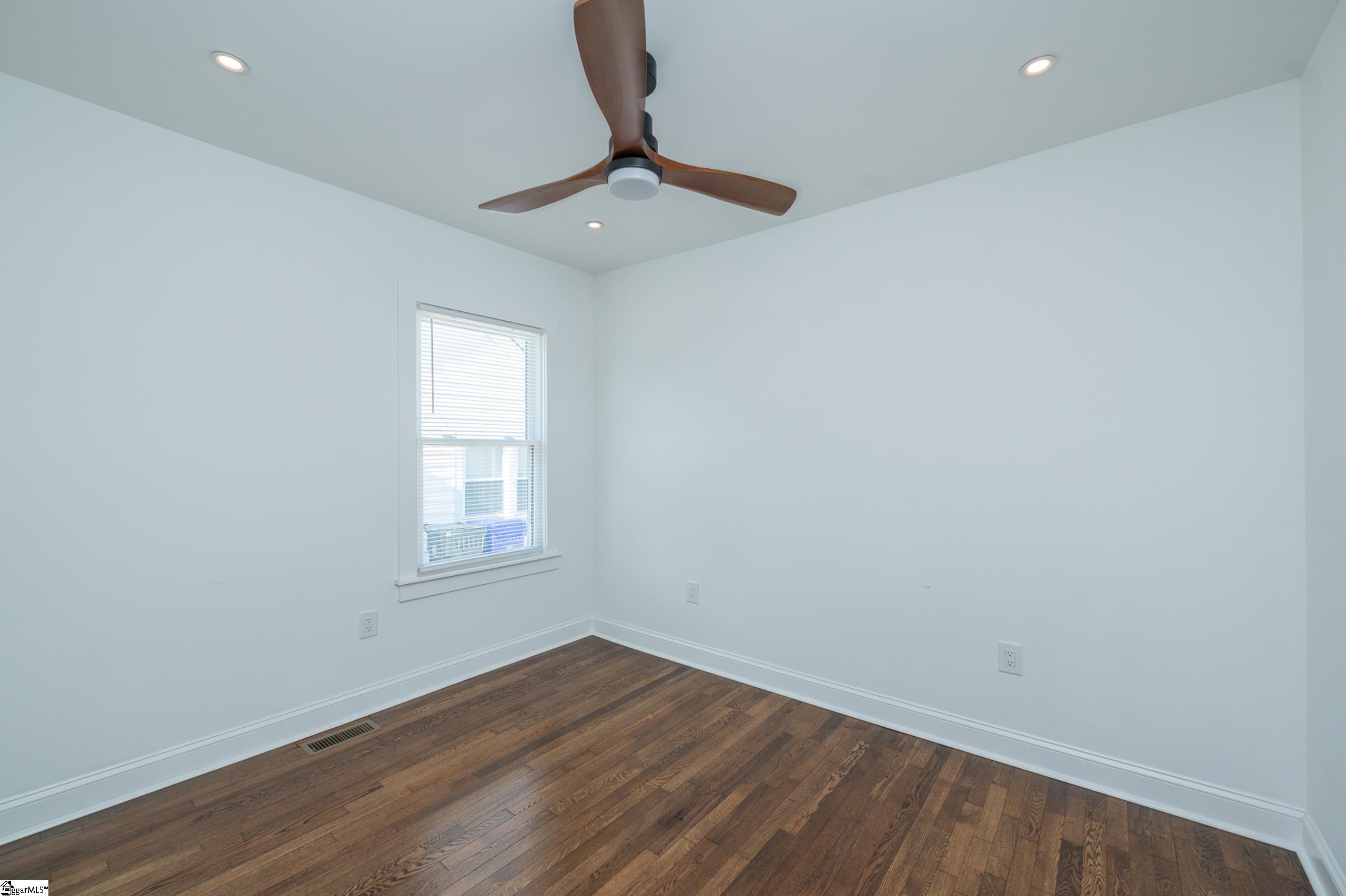502 Green Avenue Property Photo 24