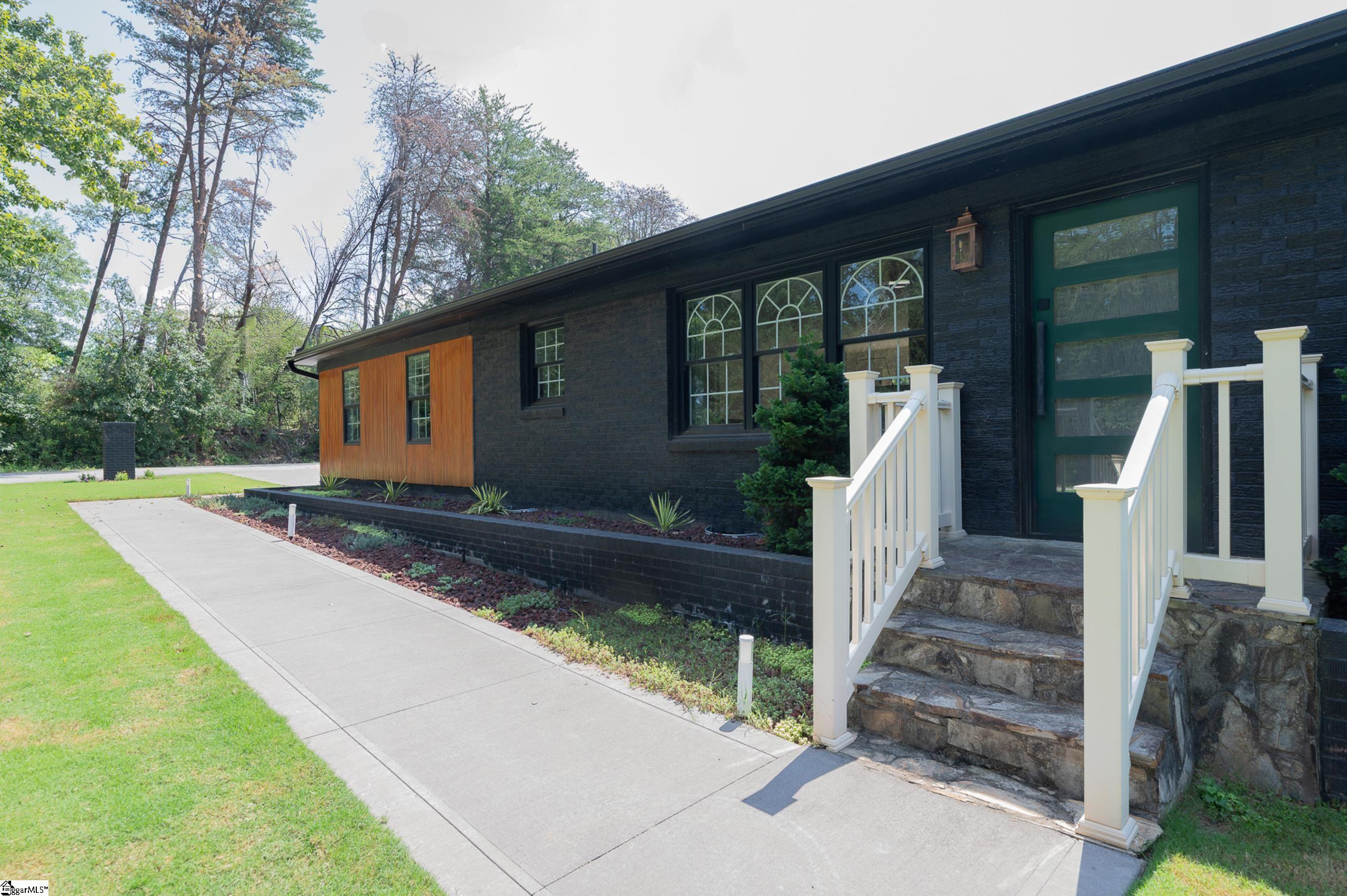 511 Woburn Court Property Photo 4