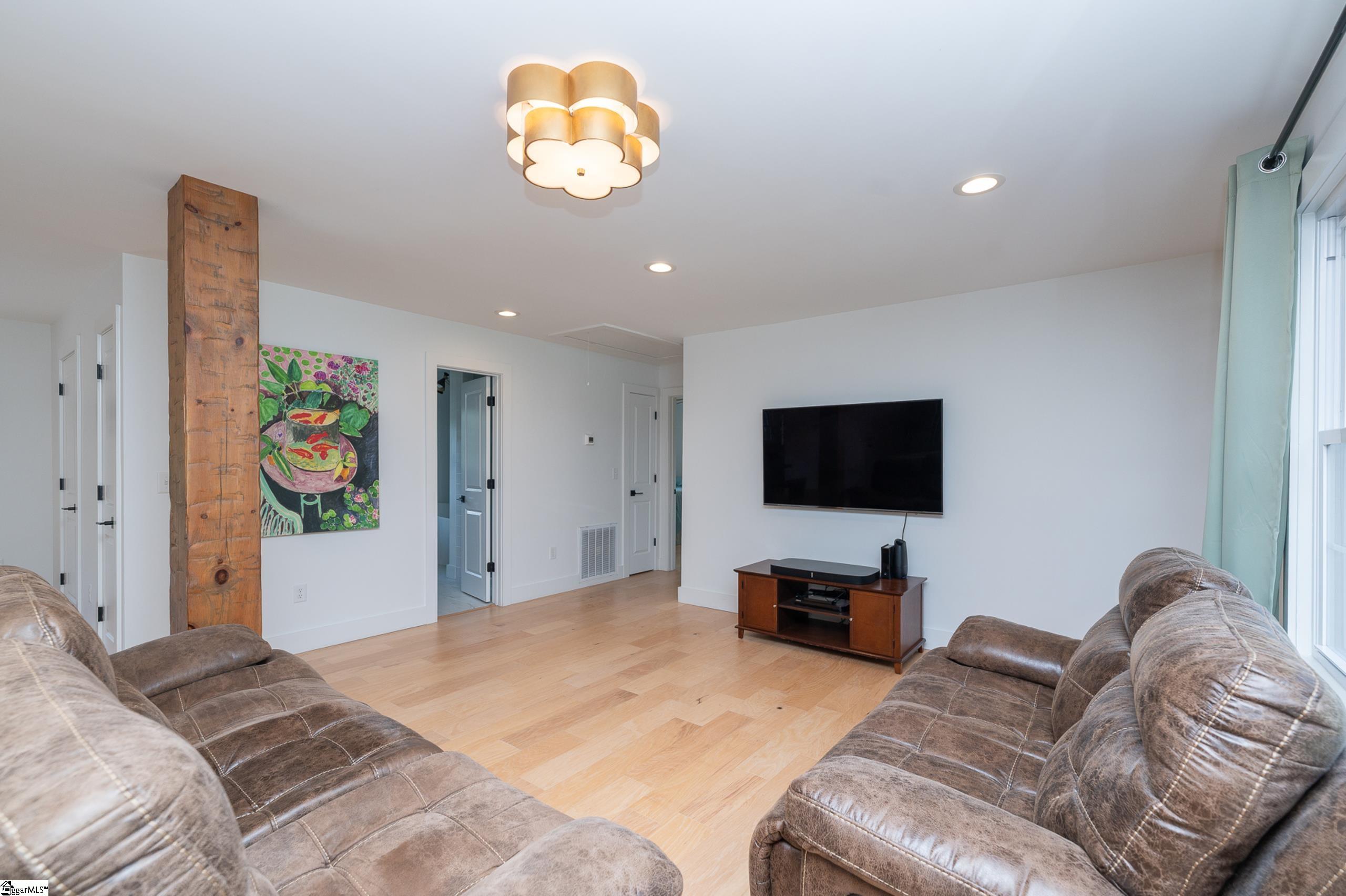 511 Woburn Court Property Photo 8