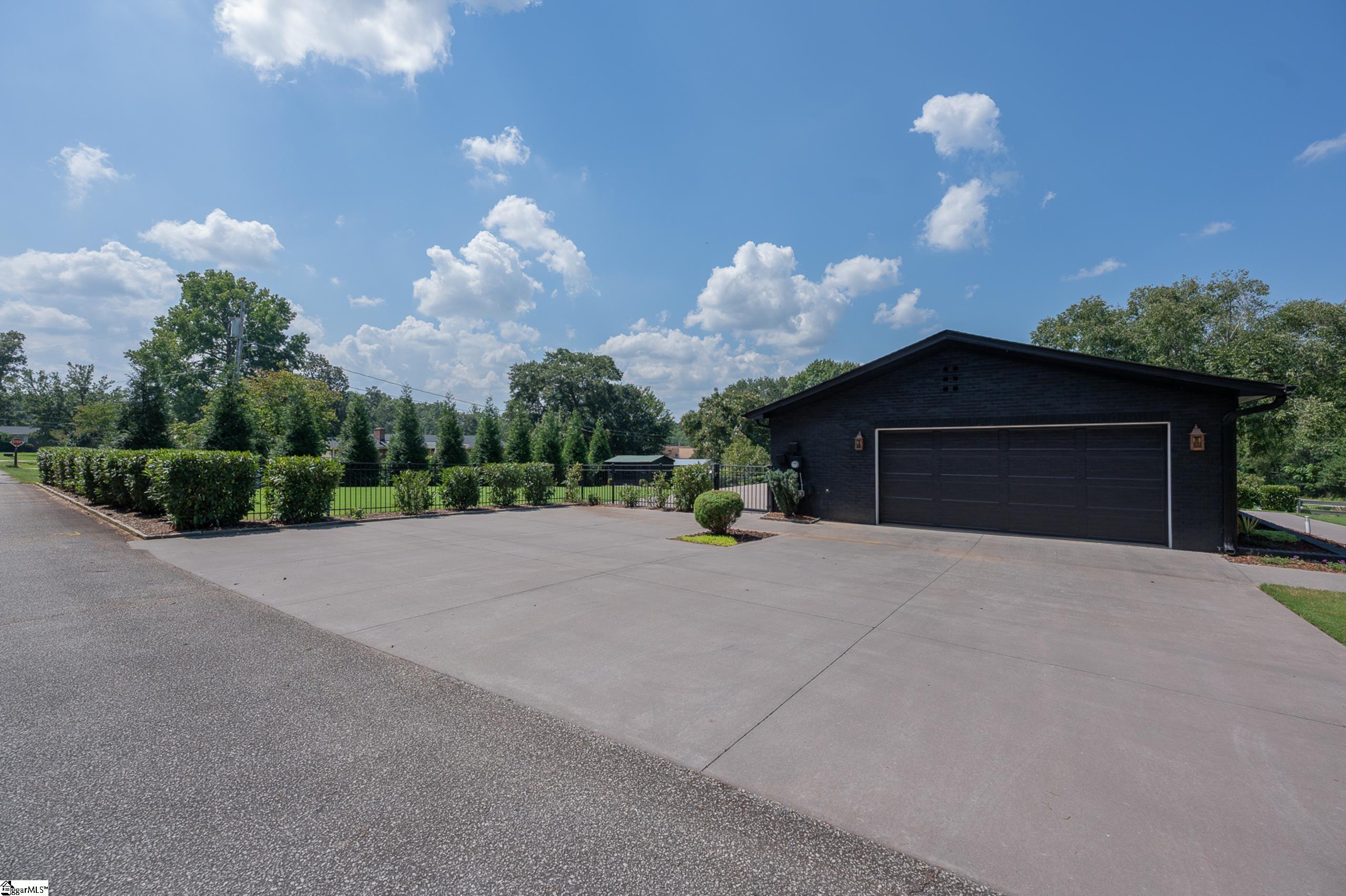 511 Woburn Court Property Photo 37