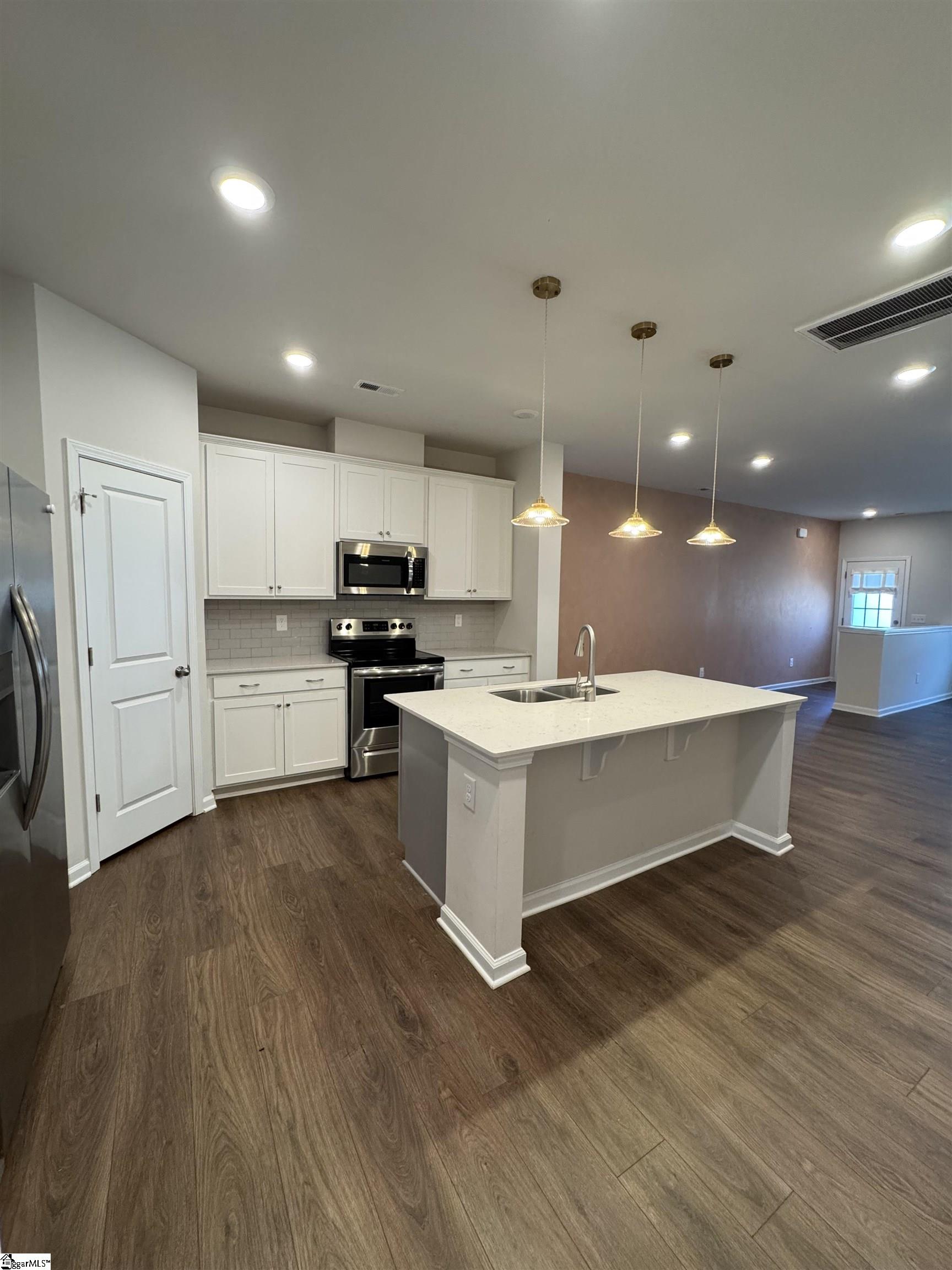 1602963 Property Photo 2