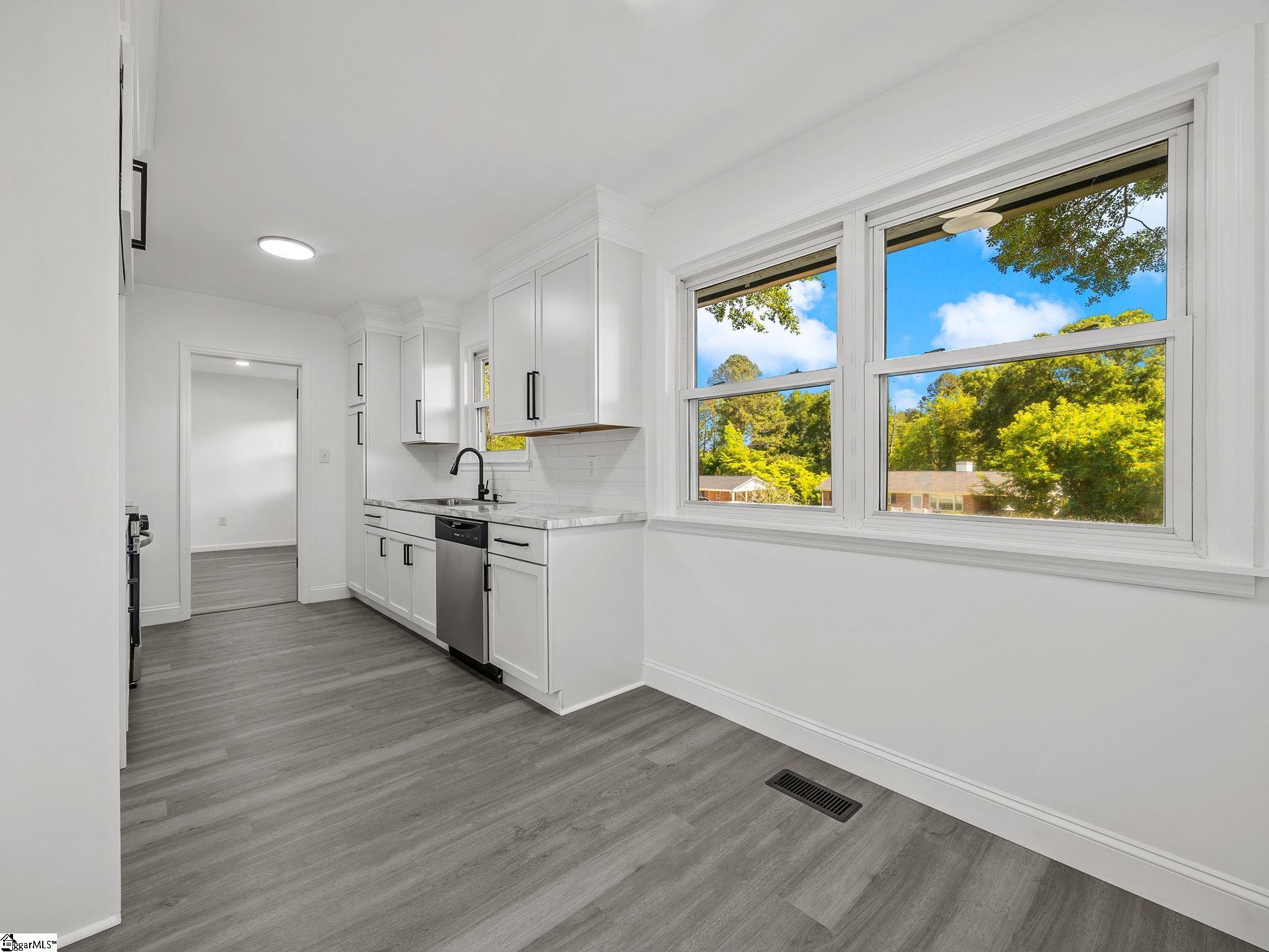 255 Hazelwood Avenue Property Photo 10