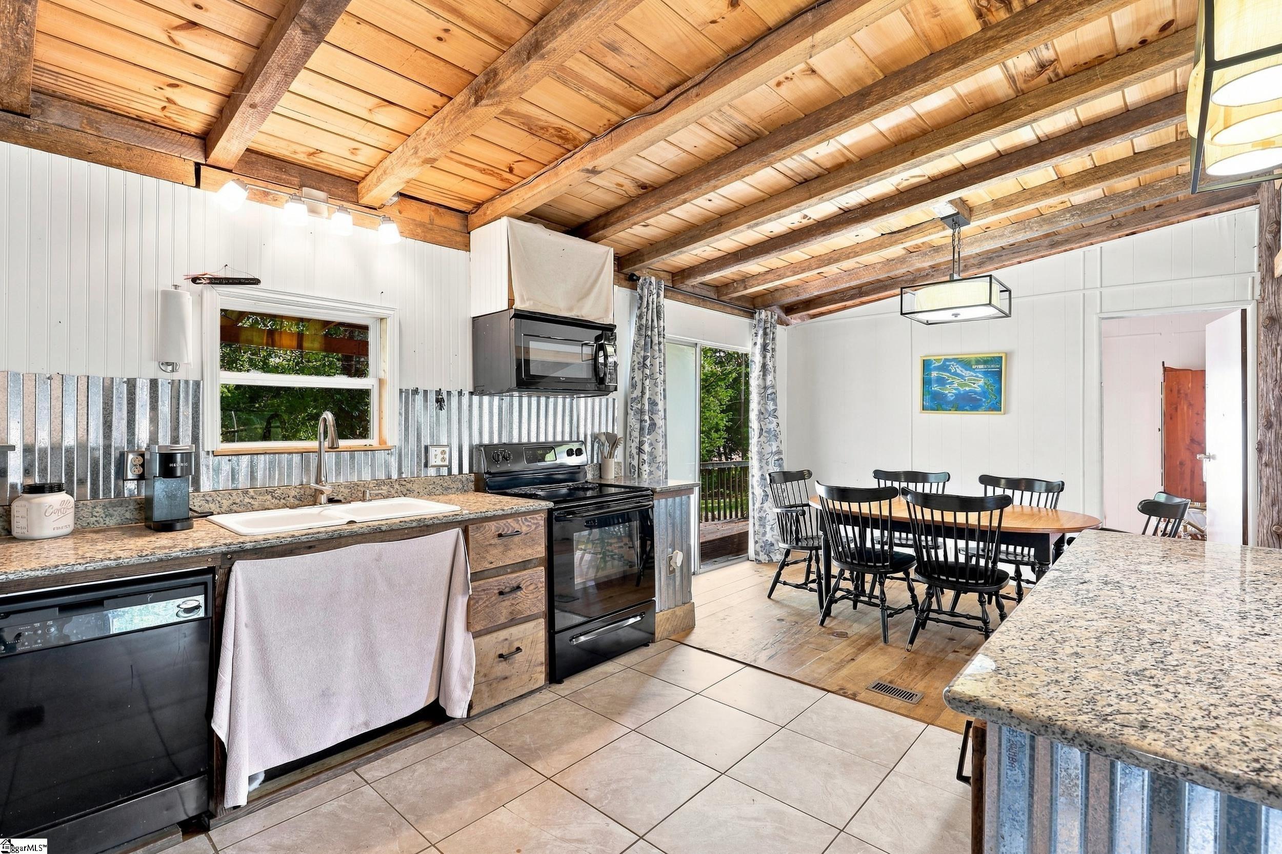 424 Hyde Cove Drive Property Photo 8