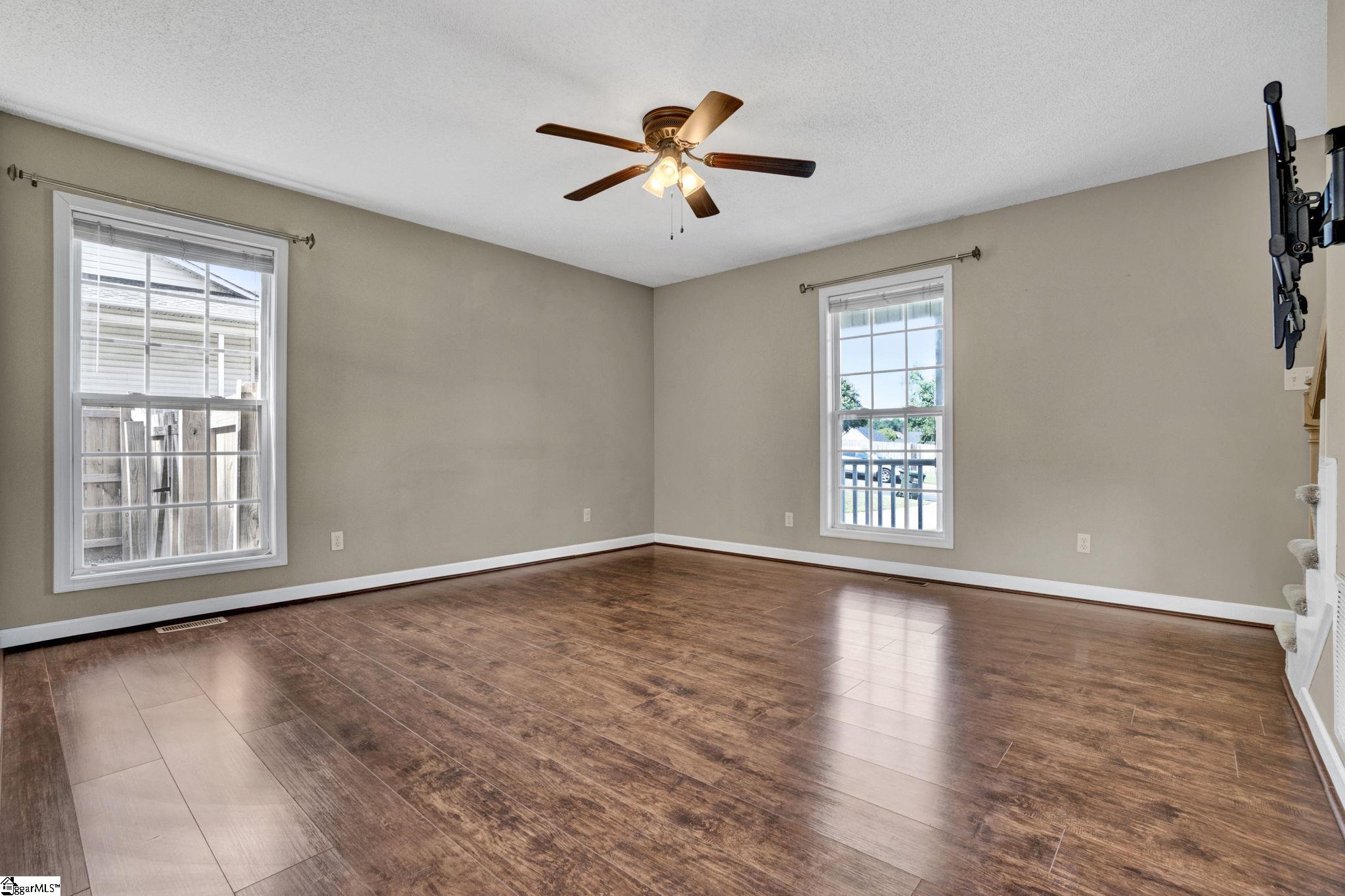 554 Plantation Creek Drive Property Photo 5