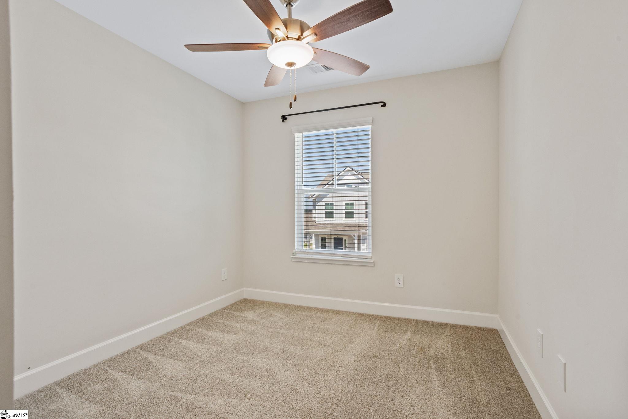 324 Hollenbeck Place Property Photo 15
