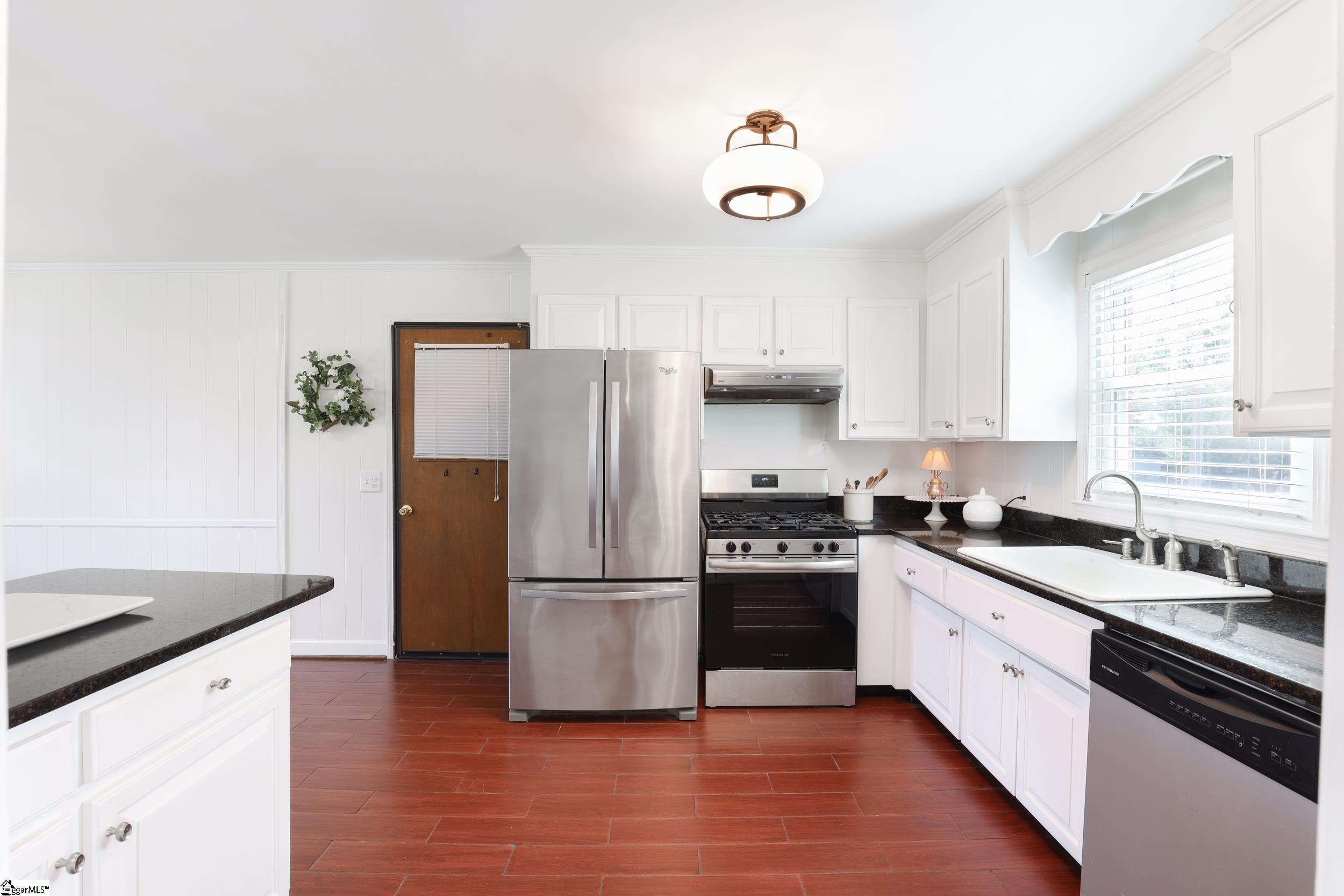 104 Forest Park Drive Property Photo 14
