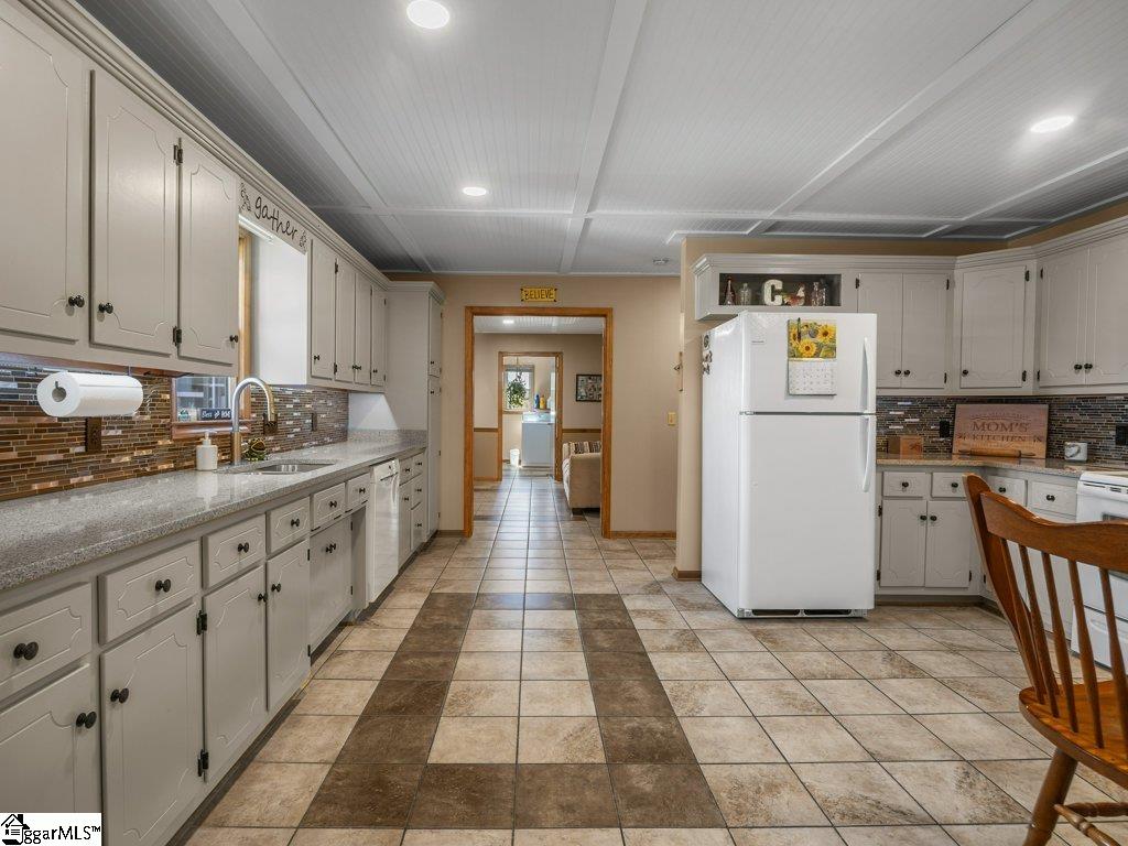 632 Circle Drive Property Photo 14