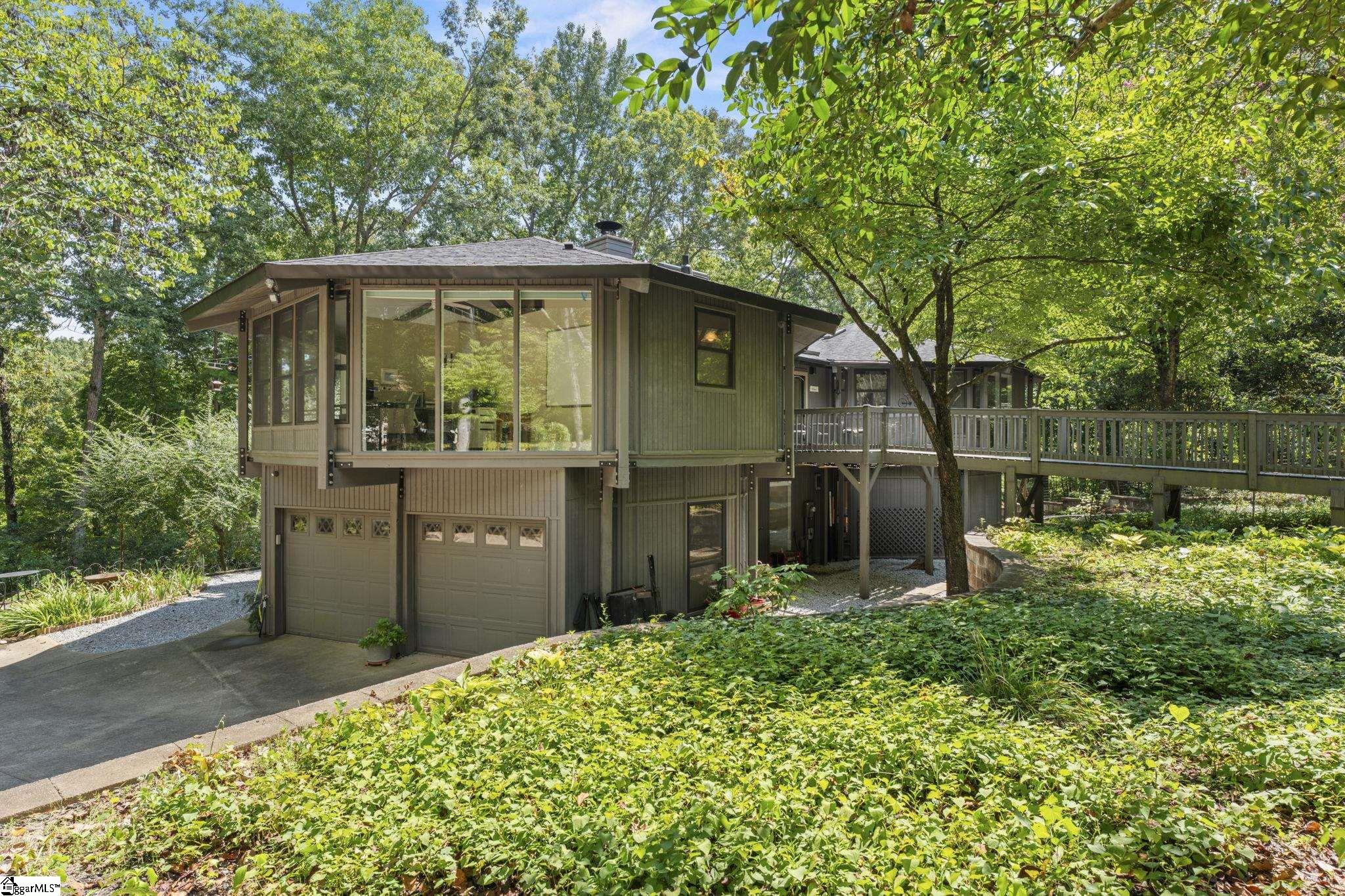 305 Raven Cliff Road Property Photo 3