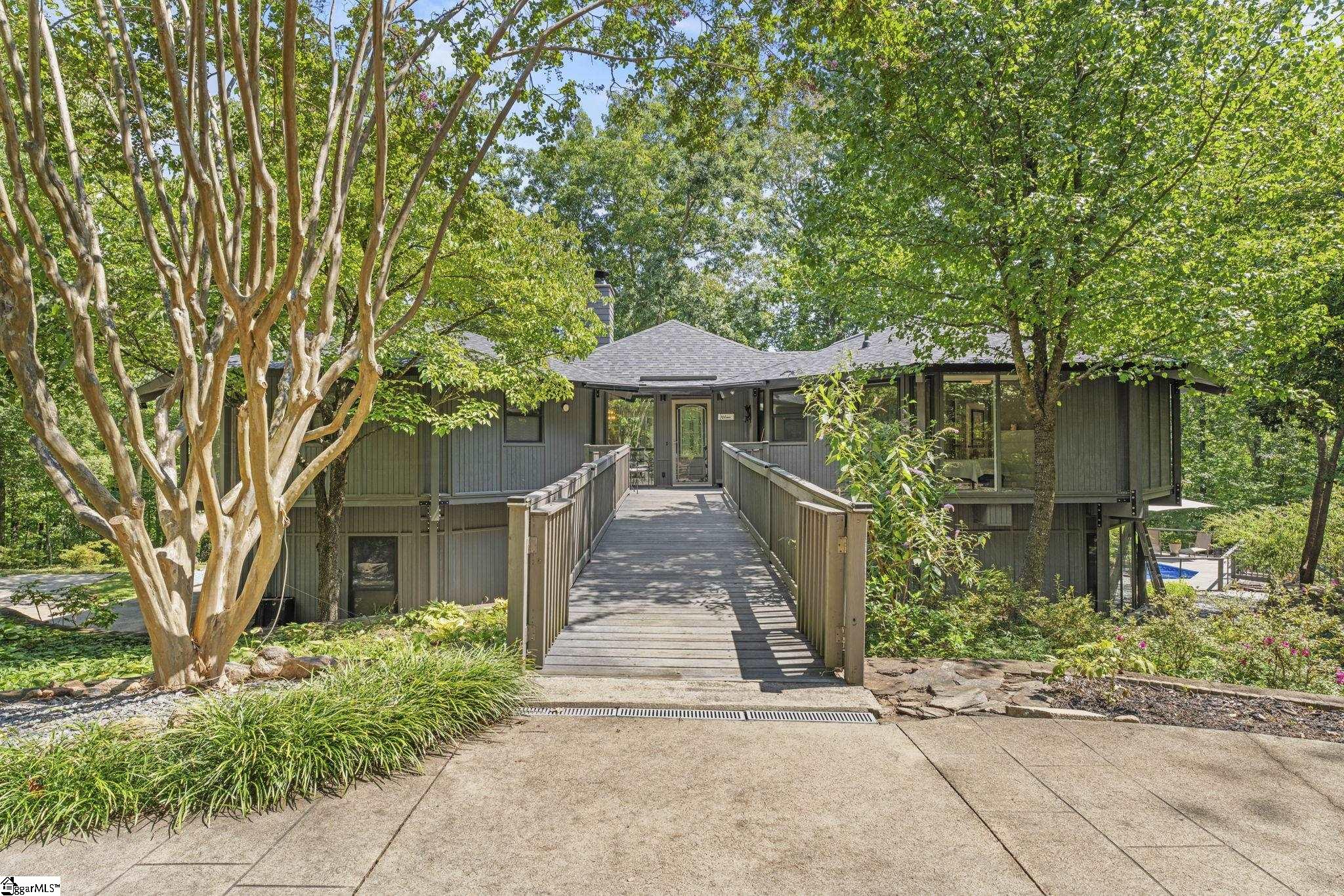 305 Raven Cliff Road Property Photo 4