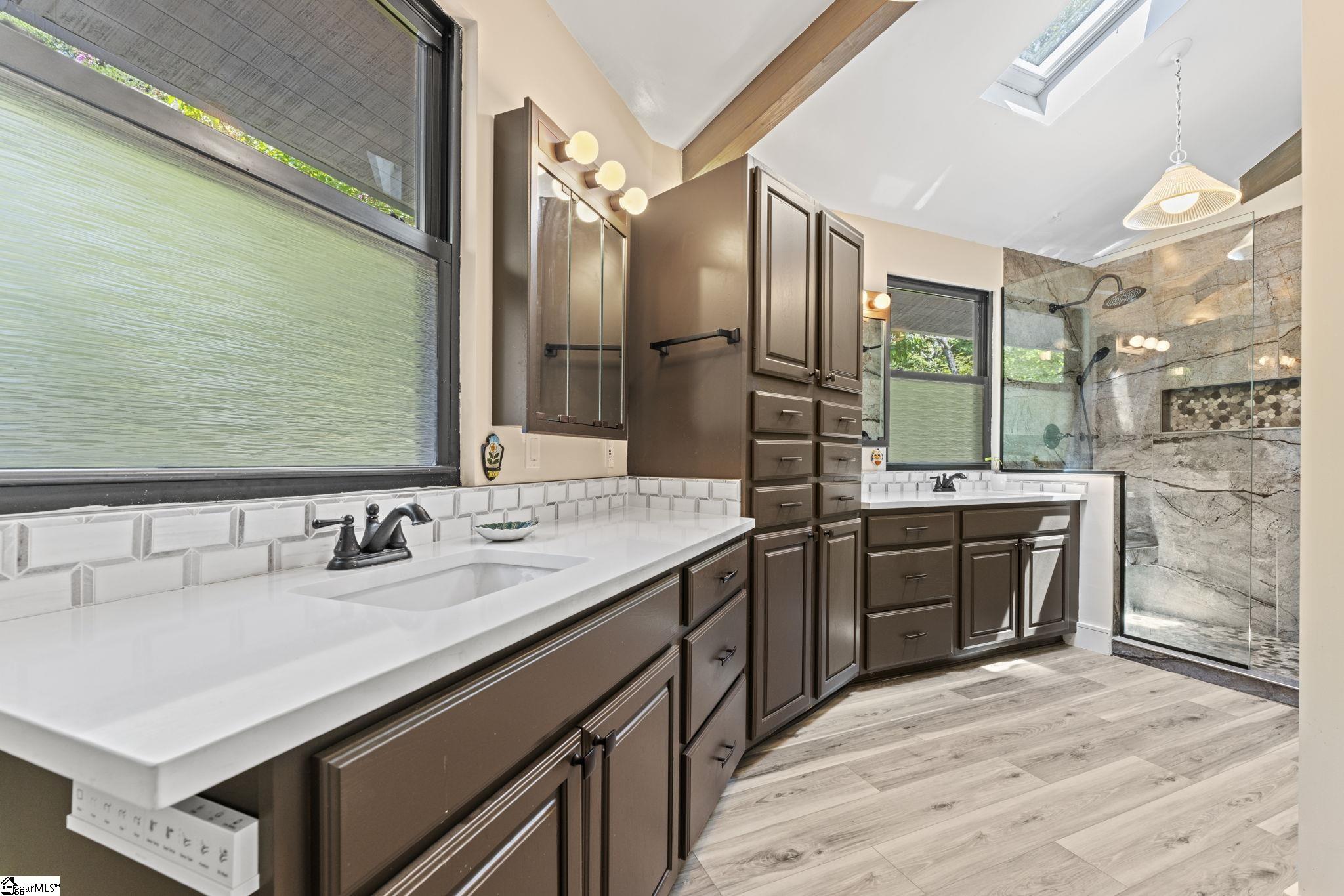 305 Raven Cliff Road Property Photo 21