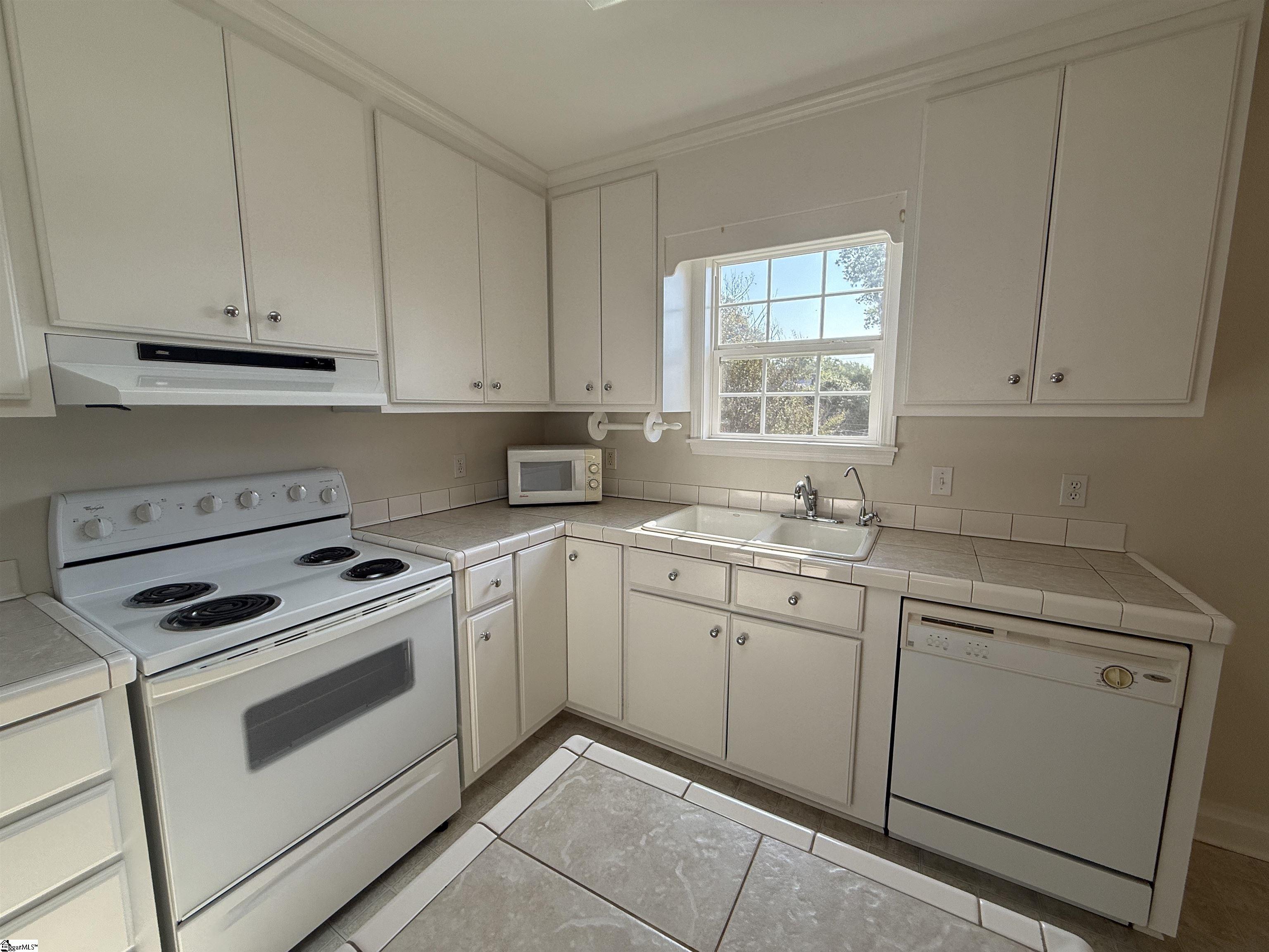 214 Jones Street Property Photo 7