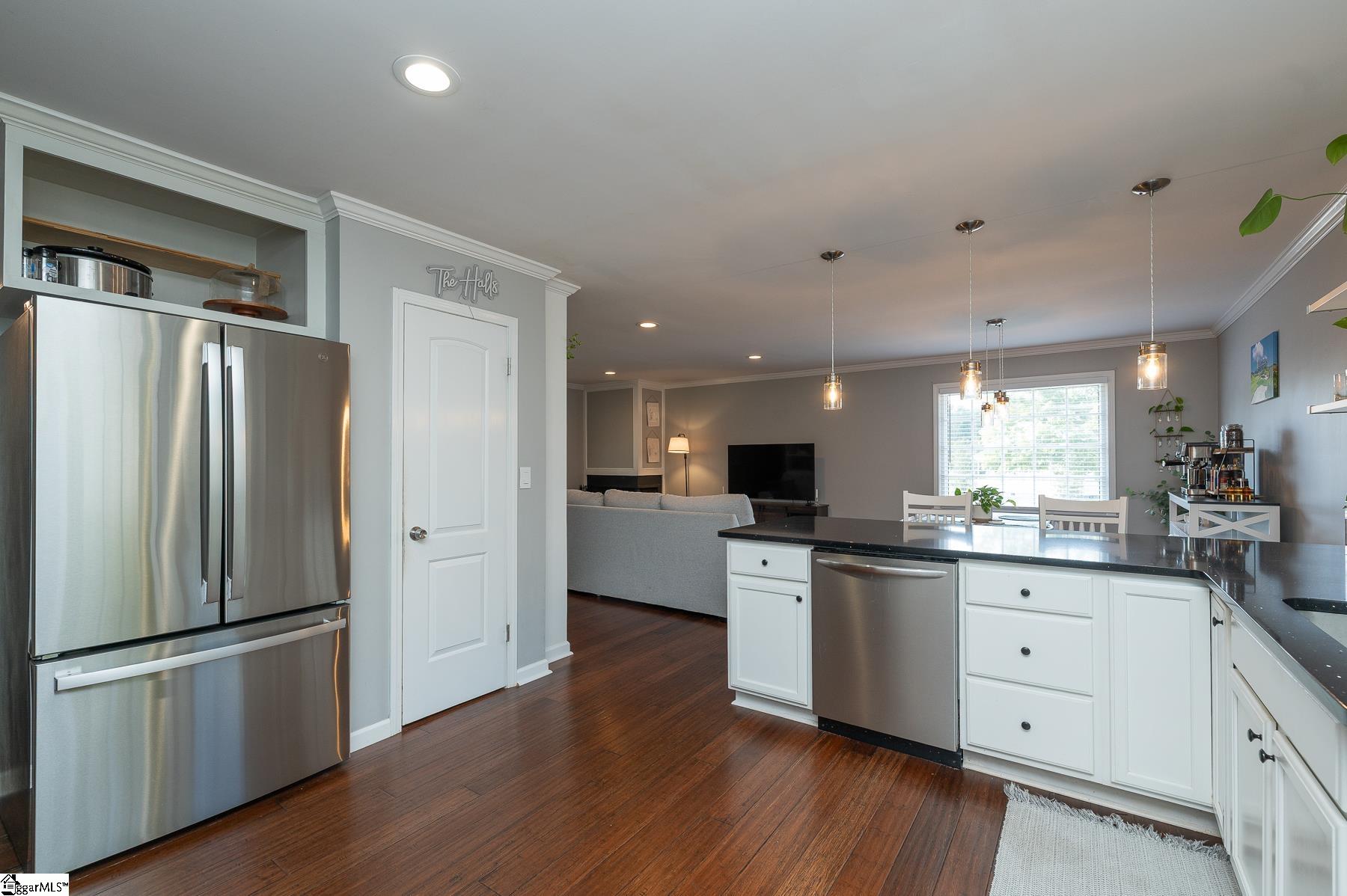 10 Meadowview Drive Property Photo 3