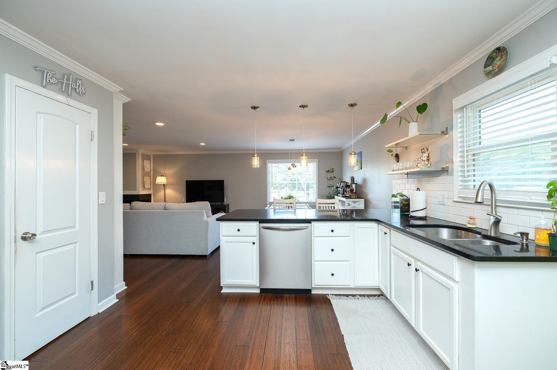 10 Meadowview Drive Property Photo 4