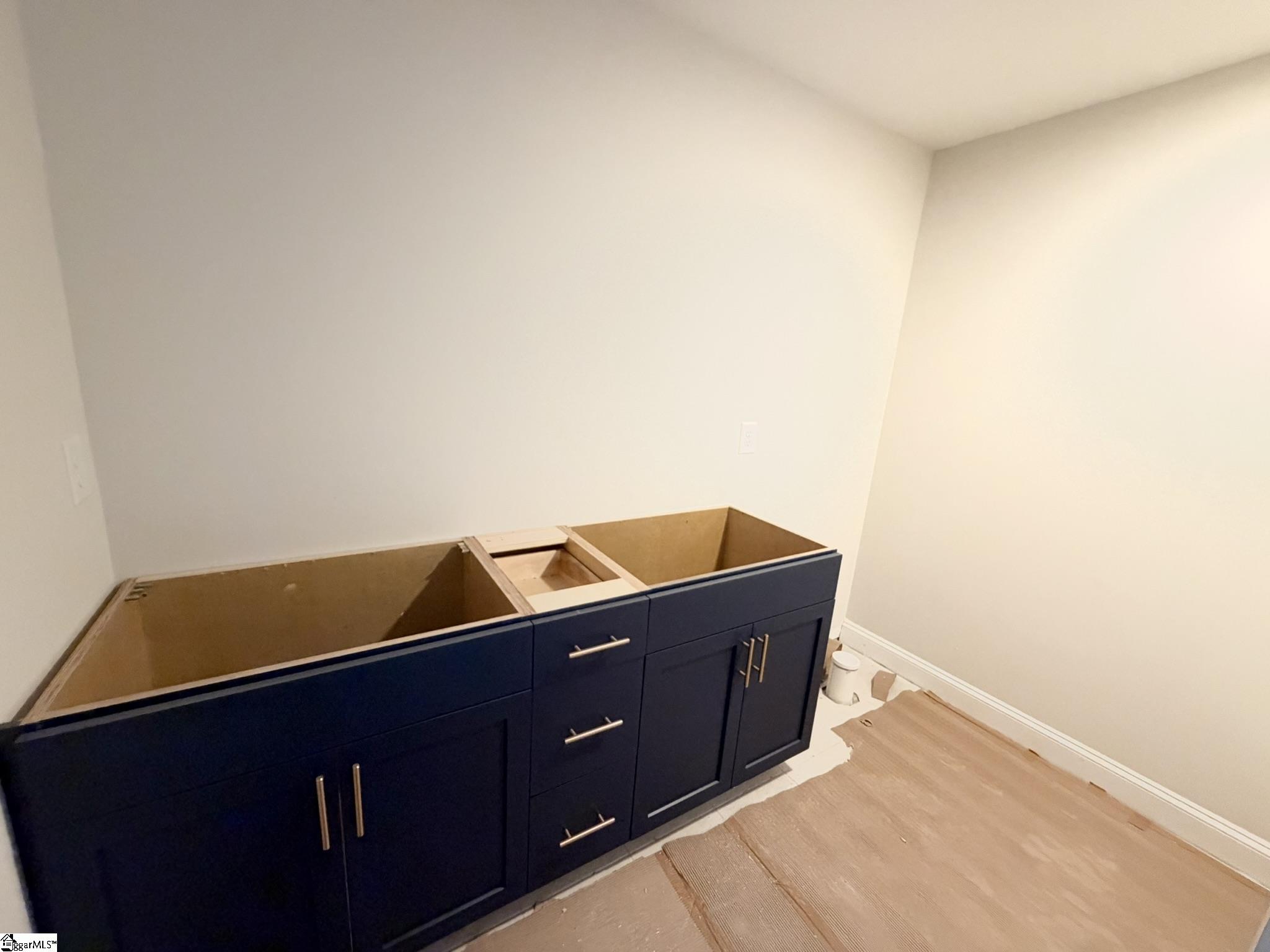 31 Hasbrook Lane Property Photo 15