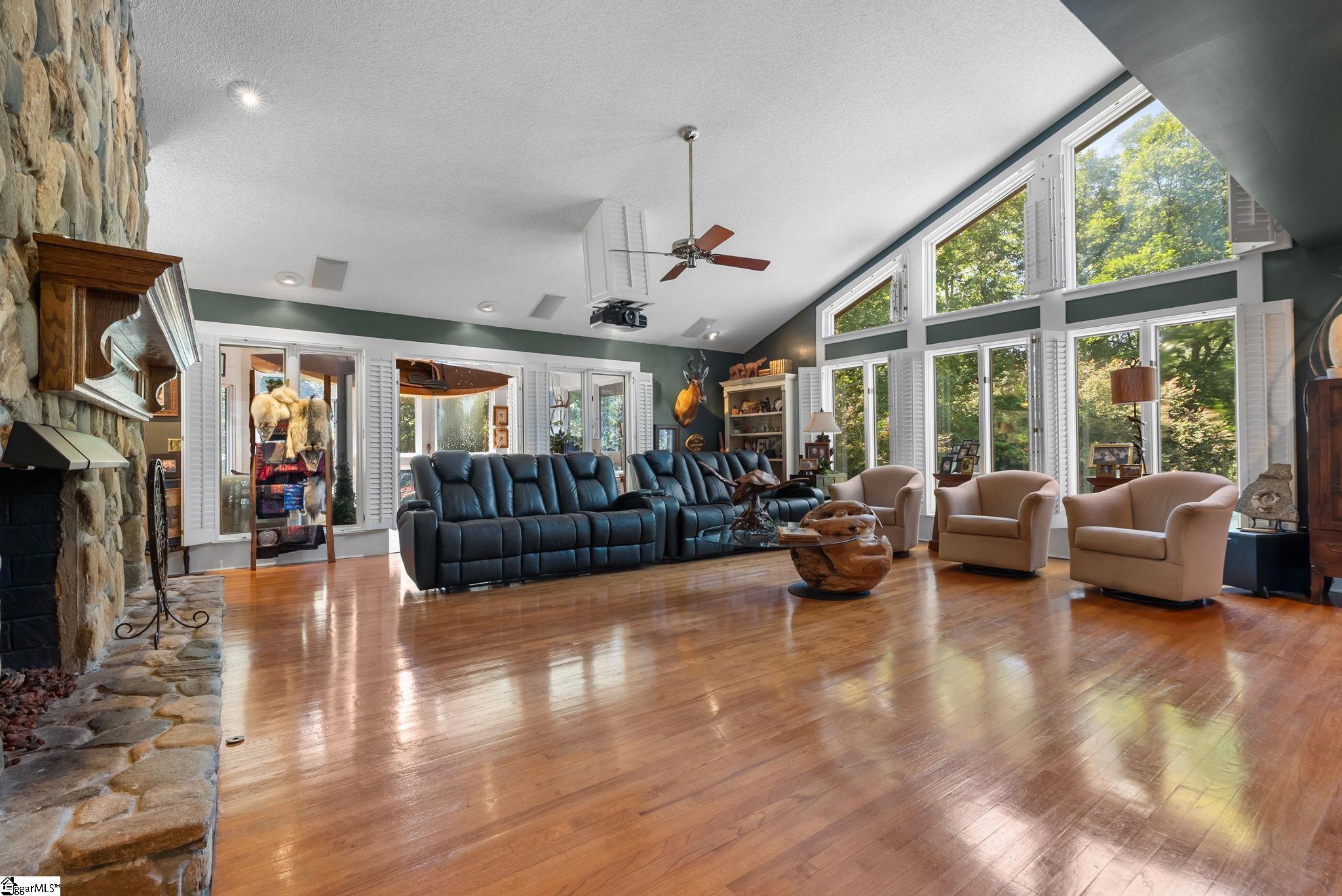 410 Hudson Road Property Photo 21