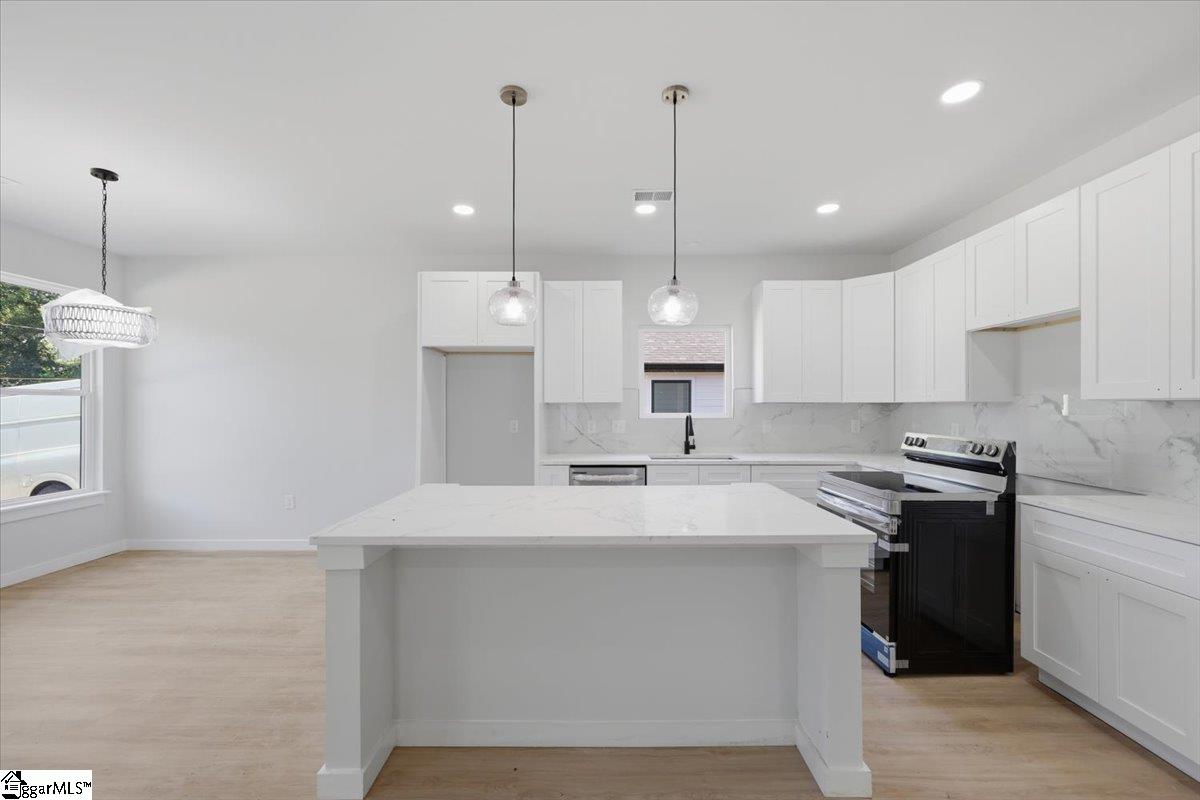 579 Bee Street Property Photo 10