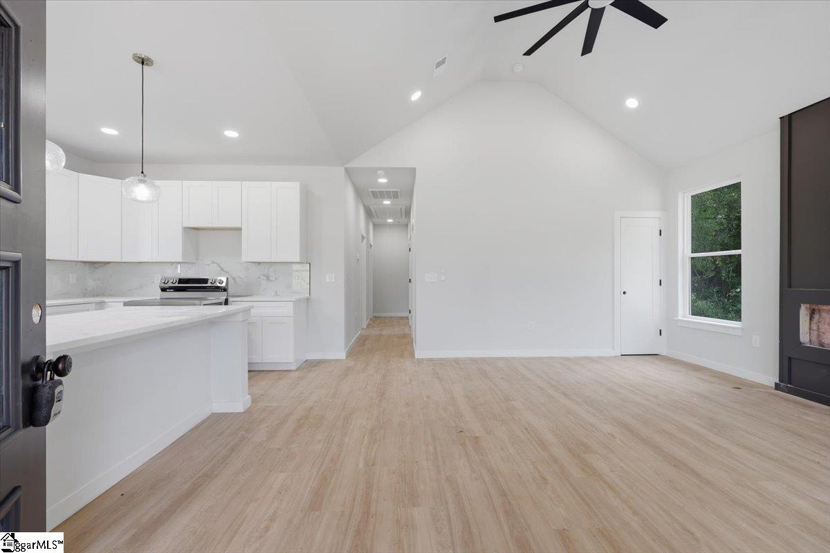 579 Bee Street Property Photo 12